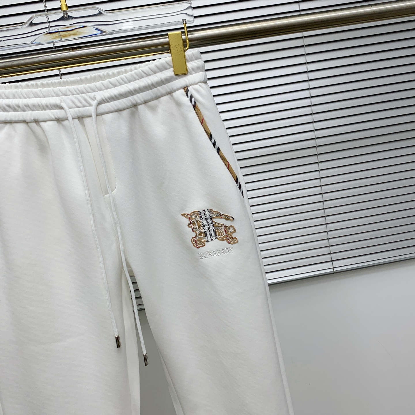 Burberry 2025 Fall/Winter Embroidered Logo Casual Pants - High-End Quality 4 i1756136517136 5351 0 2