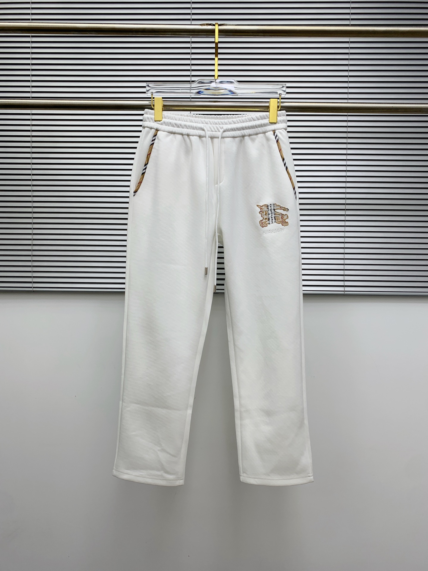 Burberry 2025 Fall/Winter Embroidered Logo Casual Pants - High-End Quality 2 i1756136517222 9441 0 0