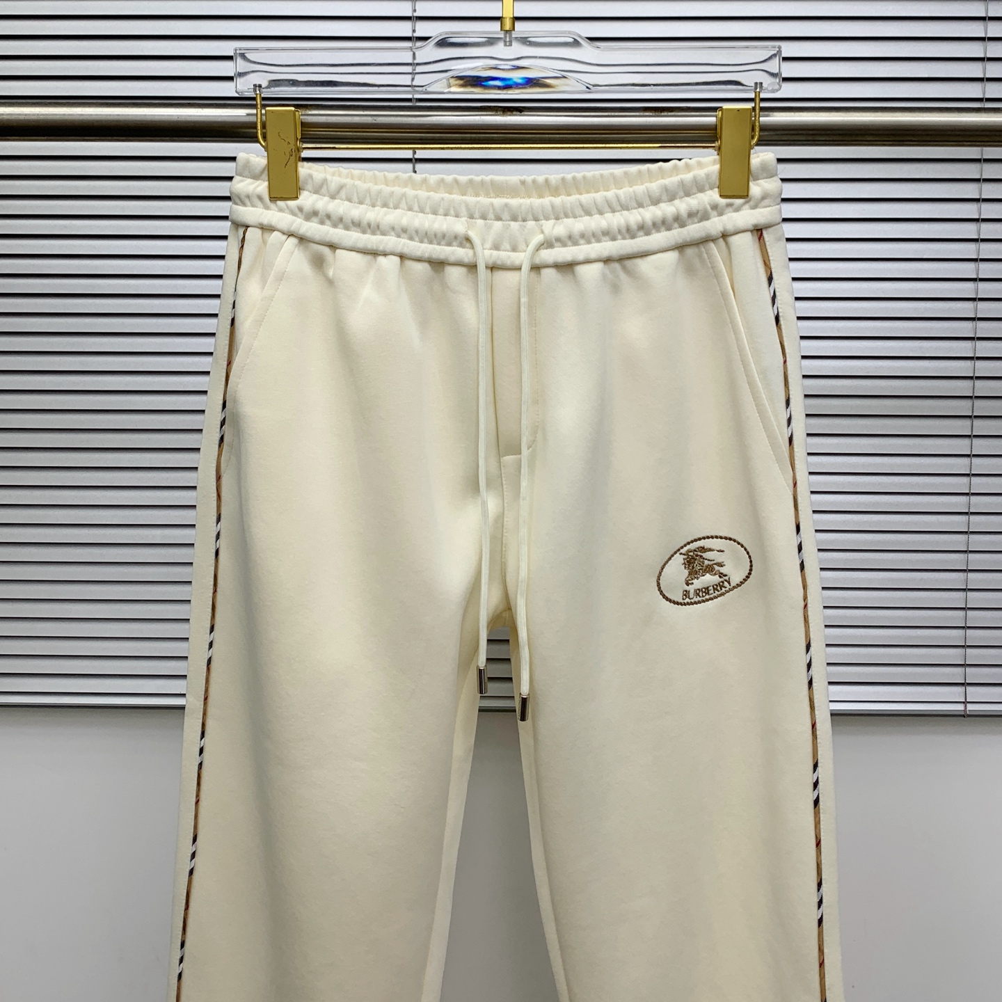 Burberry 2025 Fall/Winter Embroidered Logo Sweatpants - Premium Comfort 3 i1756136882180 917 0 1