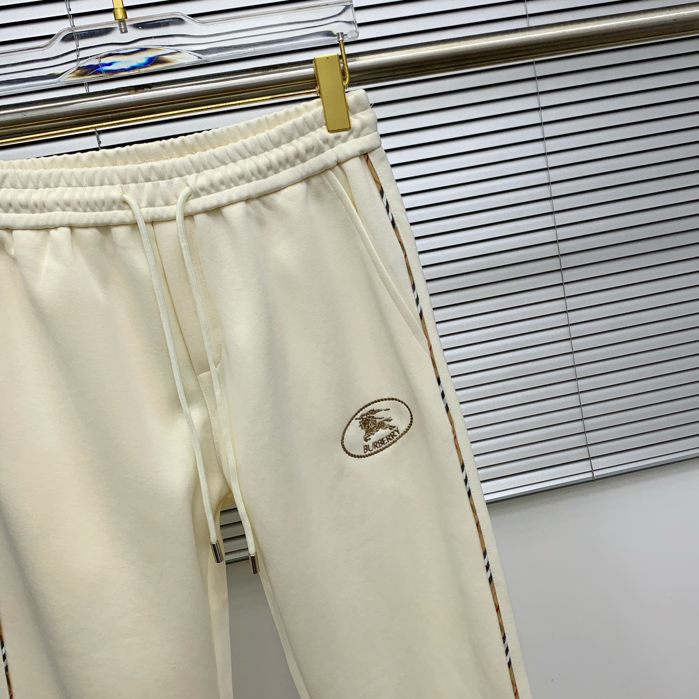 Burberry 2025 Fall/Winter Embroidered Logo Sweatpants - Premium Comfort 4 i1756136884125 1796 0 2