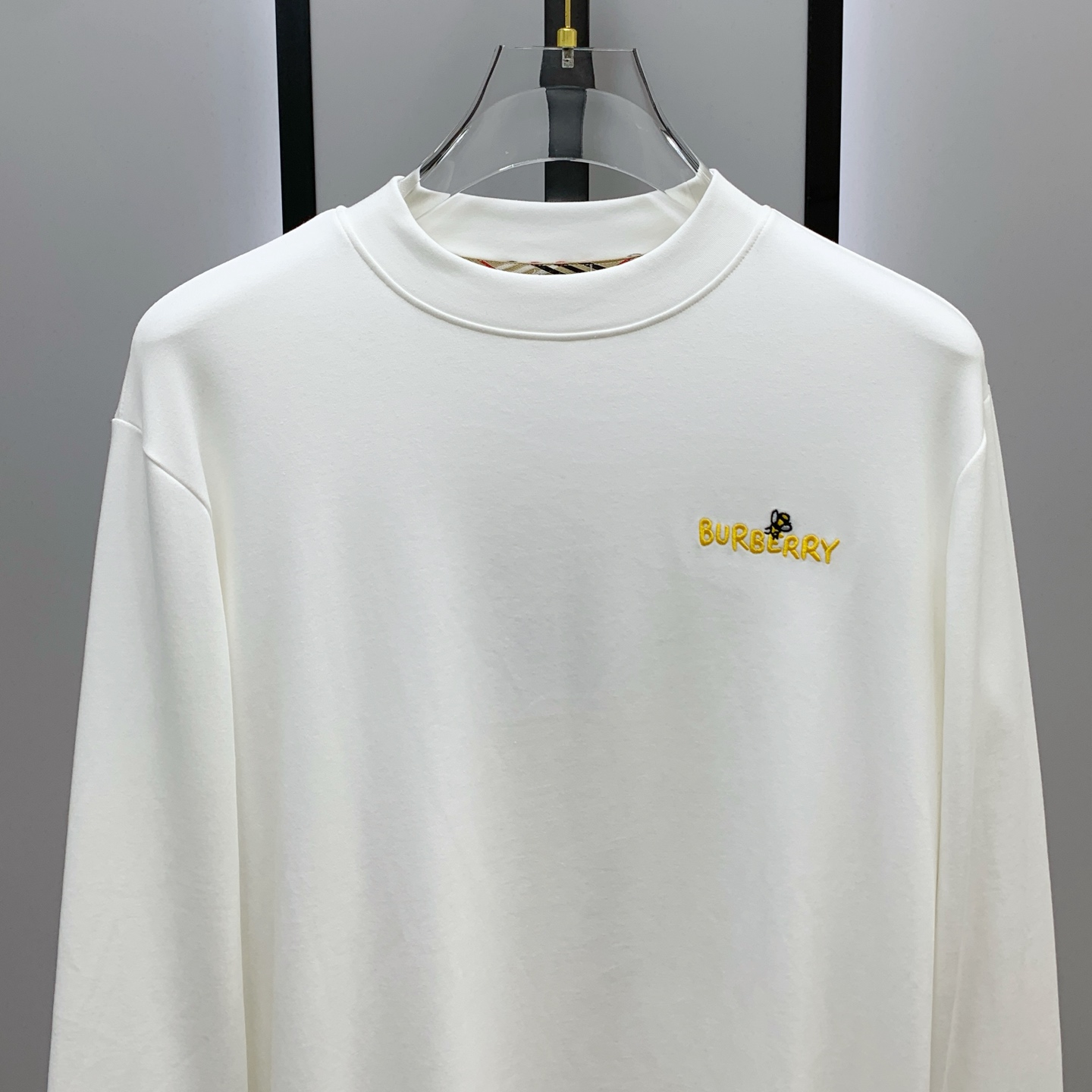 P巴宝莉25ss秋季【新品】新款贸易订单圆领长袖打底长袖T恤网红款！上身舒适透气，不僵硬，整体有着丰富的