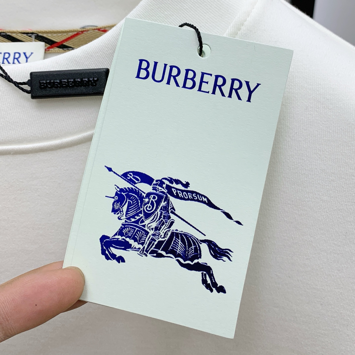 P巴宝莉25ss秋季【新品】新款贸易订单圆领长袖打底长袖T恤网红款！上身舒适透气，不僵硬，整体有着丰富的