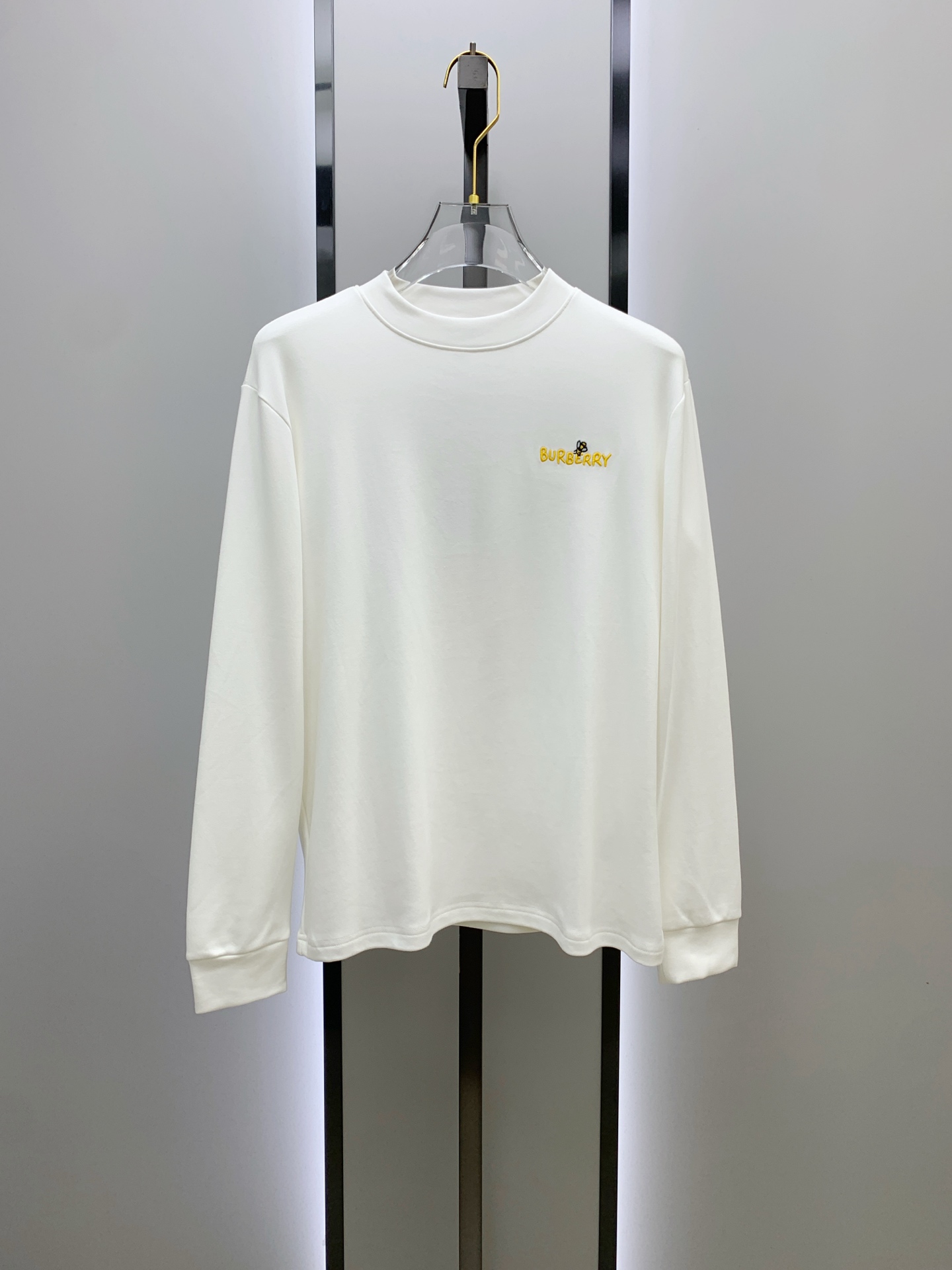 P巴宝莉25ss秋季【新品】新款贸易订单圆领长袖打底长袖T恤网红款！上身舒适透气，不僵硬，整体有着丰富的