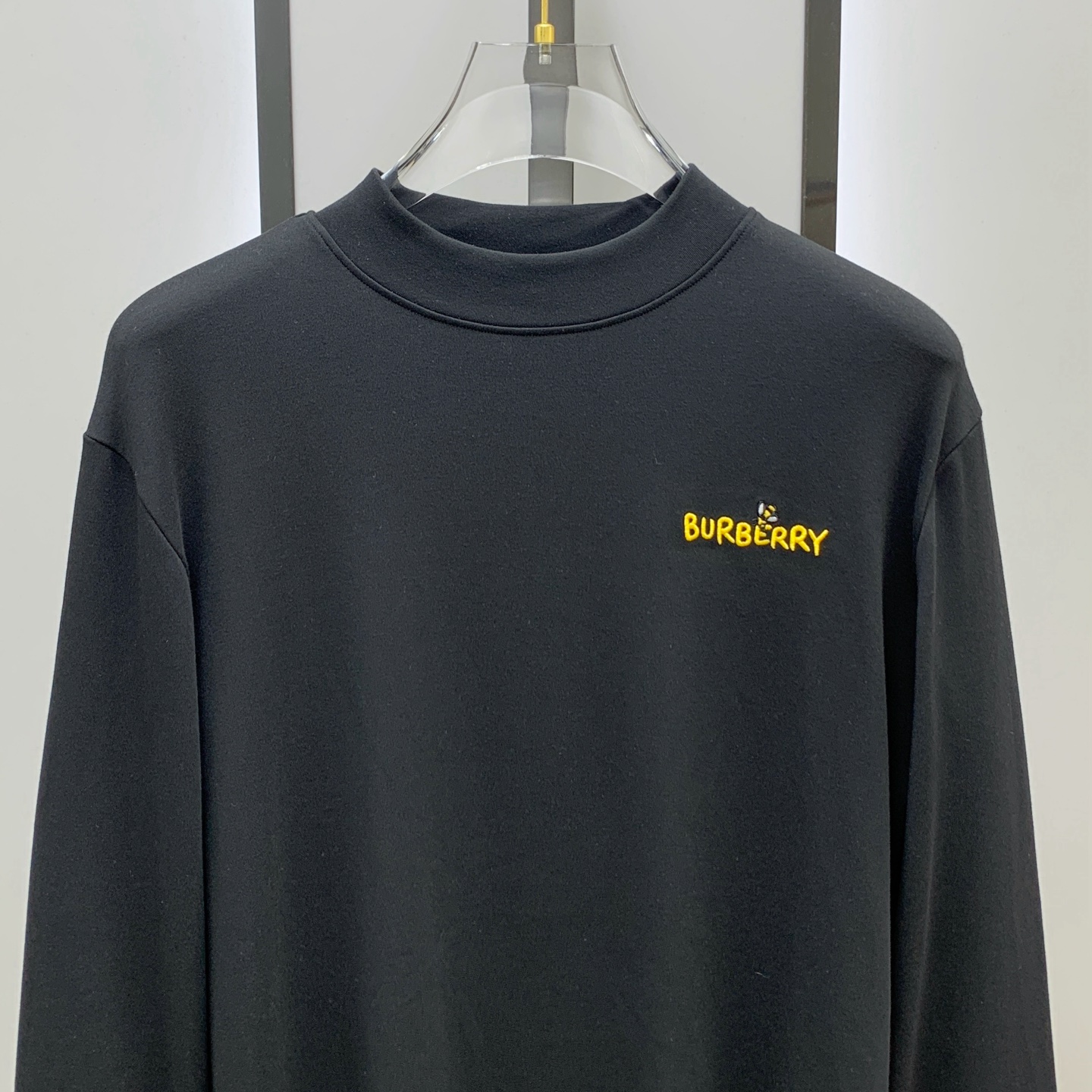 P巴宝莉25ss秋季【新品】新款贸易订单圆领长袖打底长袖T恤网红款！上身舒适透气，不僵硬，整体有着丰富的