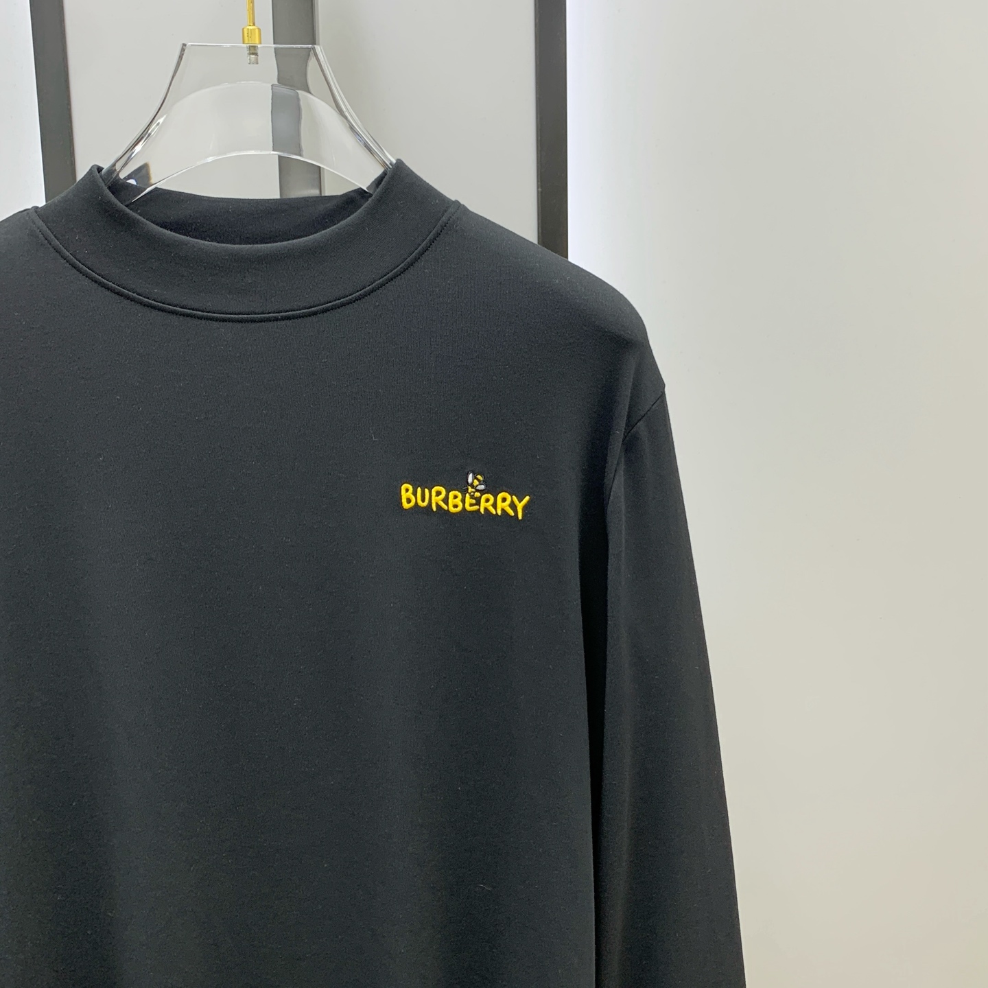 P巴宝莉25ss秋季【新品】新款贸易订单圆领长袖打底长袖T恤网红款！上身舒适透气，不僵硬，整体有着丰富的