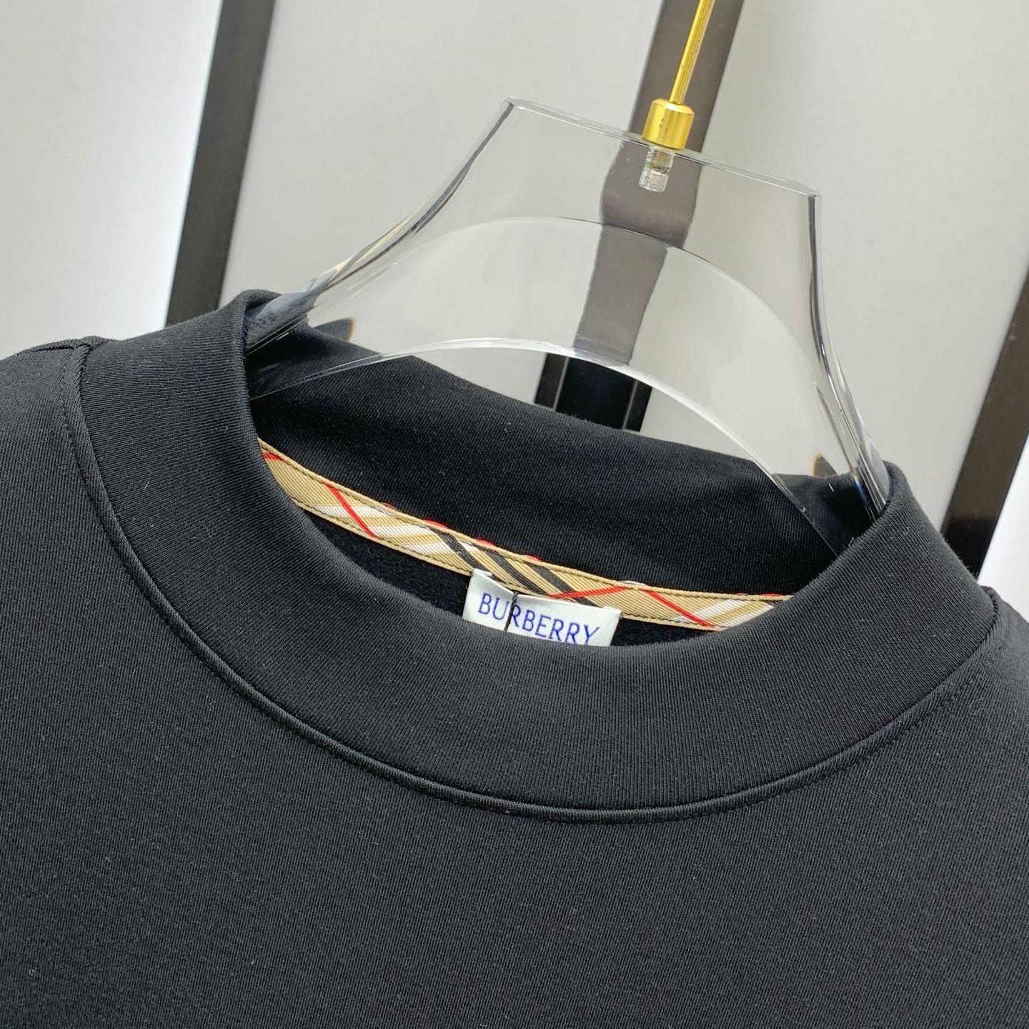 P巴宝莉25ss秋季【新品】新款贸易订单圆领长袖打底长袖T恤网红款！上身舒适透气，不僵硬，整体有着丰富的