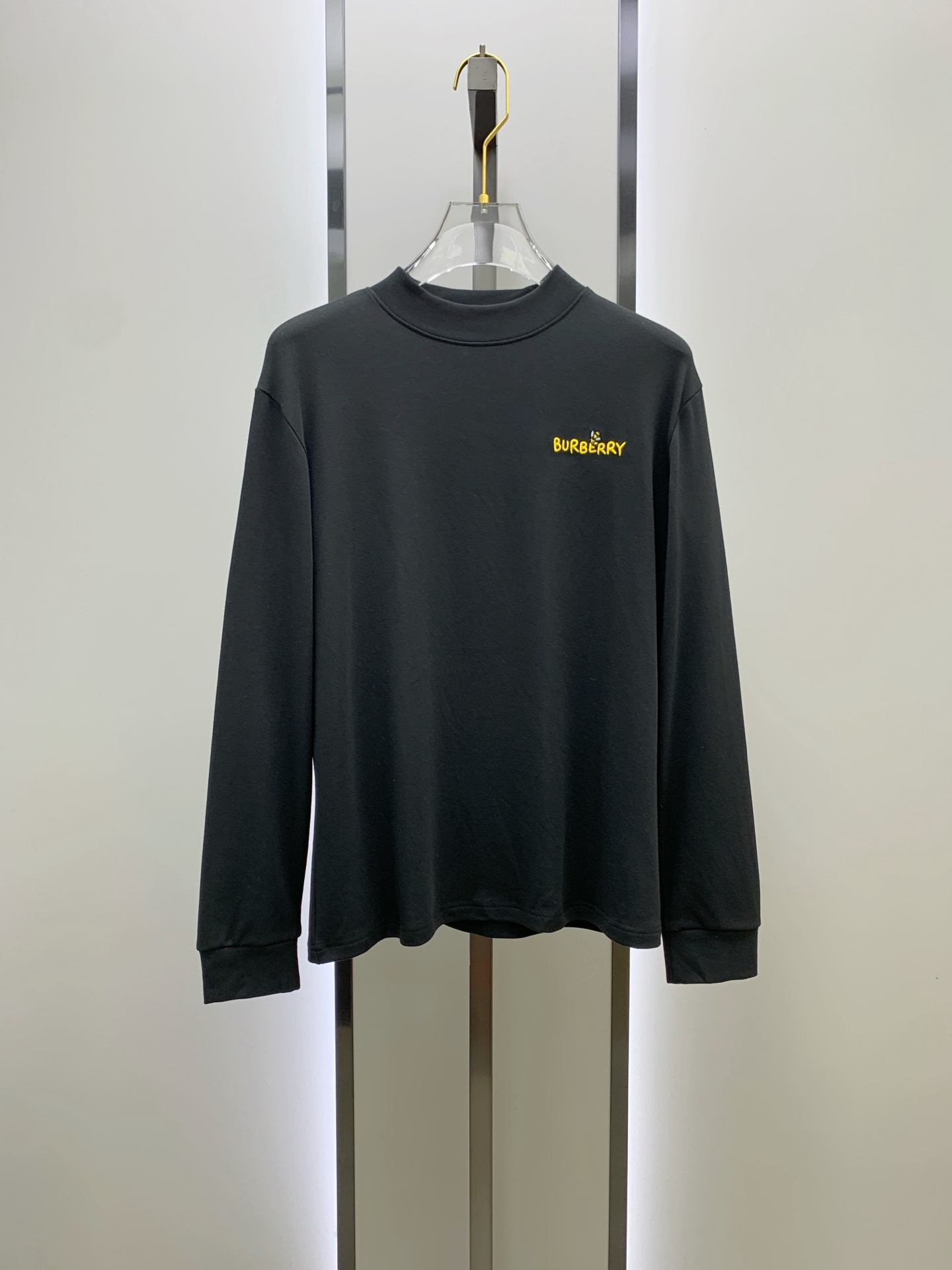 P巴宝莉25ss秋季【新品】新款贸易订单圆领长袖打底长袖T恤网红款！上身舒适透气，不僵硬，整体有着丰富的