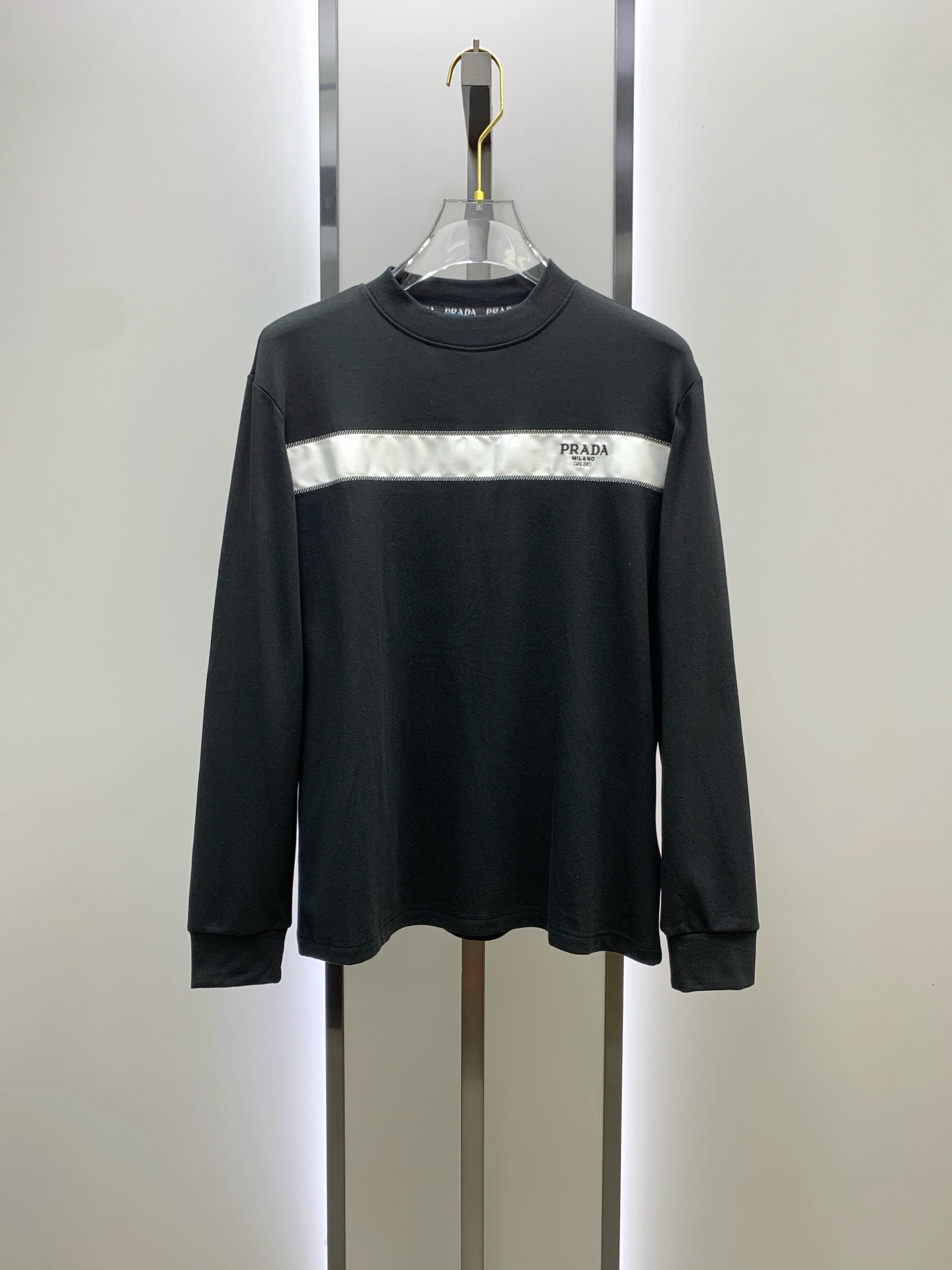 P普拉达25ss秋季【新品】新款贸易订单圆领长袖打底长袖T恤网红款！上身舒适透气，不僵硬，整体有着丰富的