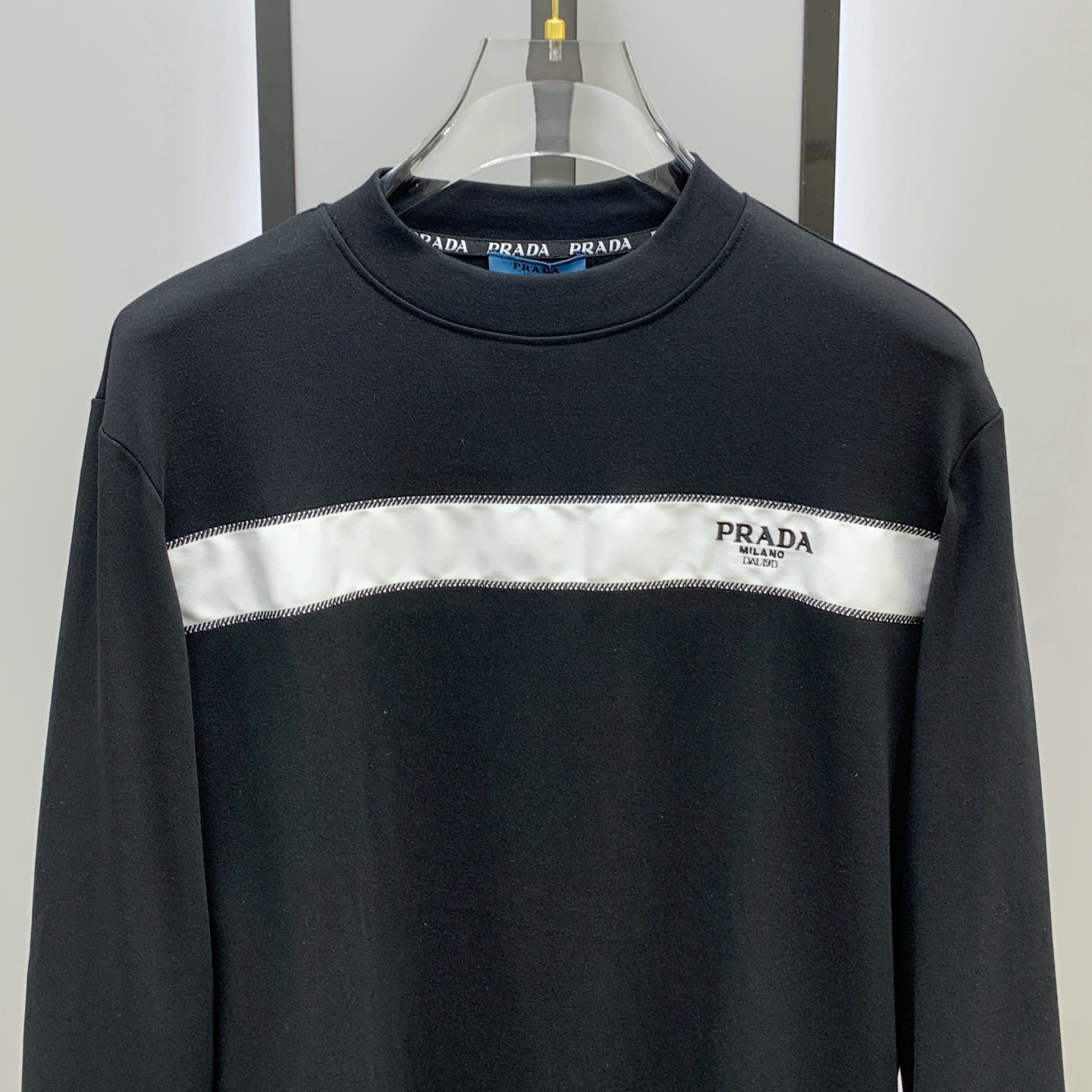 P普拉达25ss秋季【新品】新款贸易订单圆领长袖打底长袖T恤网红款！上身舒适透气，不僵硬，整体有着丰富的