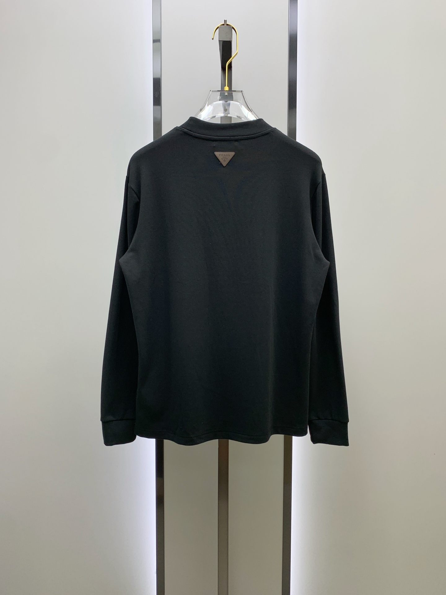 P普拉达25ss秋季【新品】新款贸易订单圆领长袖打底长袖T恤网红款！上身舒适透气，不僵硬，整体有着丰富的