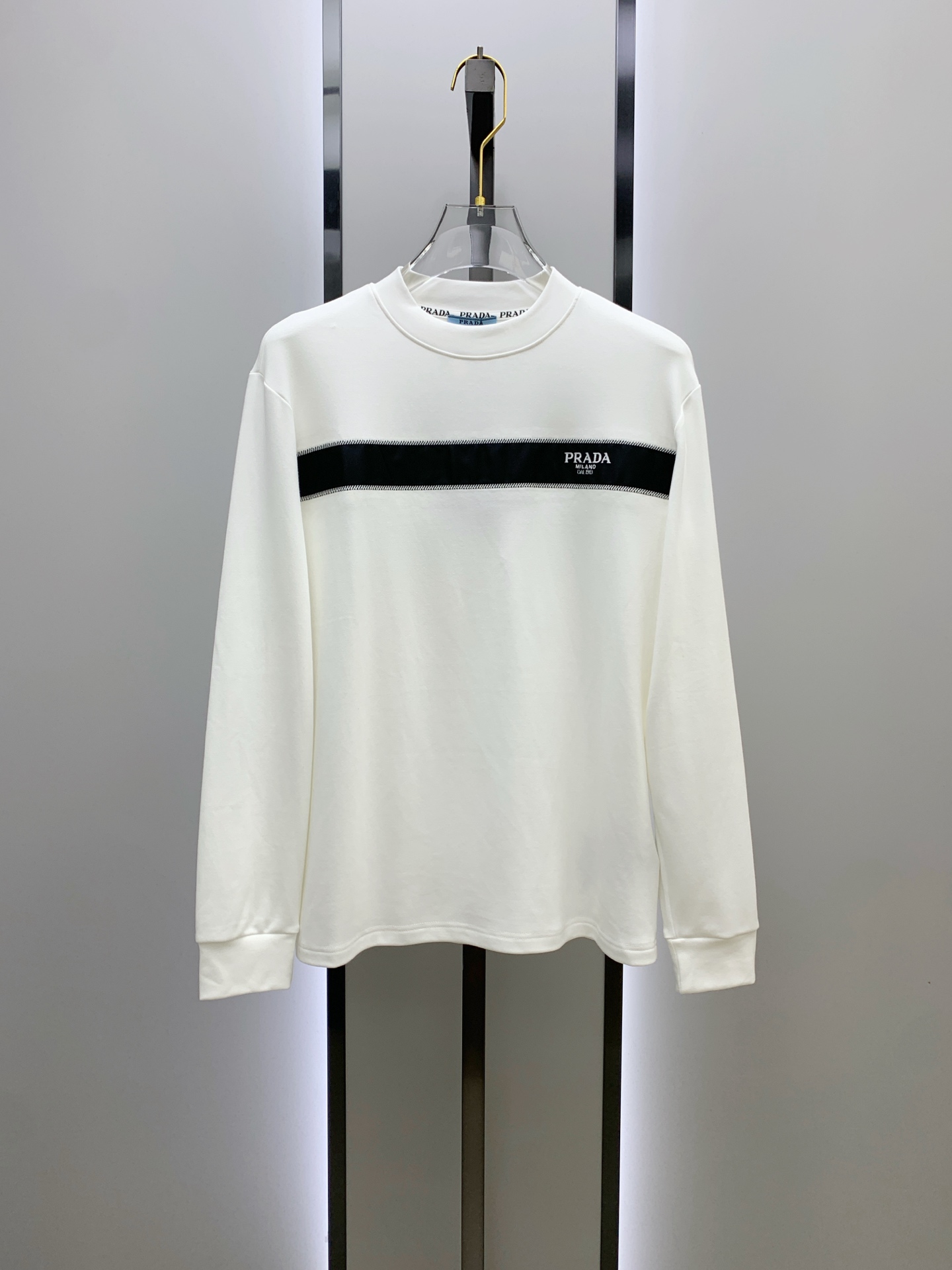 P普拉达25ss秋季【新品】新款贸易订单圆领长袖打底长袖T恤网红款！上身舒适透气，不僵硬，整体有着丰富的