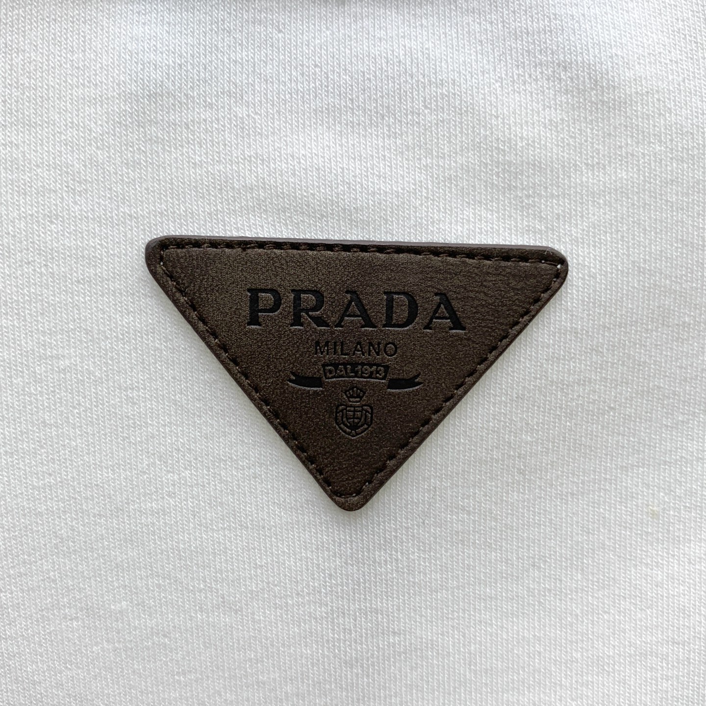 P普拉达25ss秋季【新品】新款贸易订单圆领长袖打底长袖T恤网红款！上身舒适透气，不僵硬，整体有着丰富的