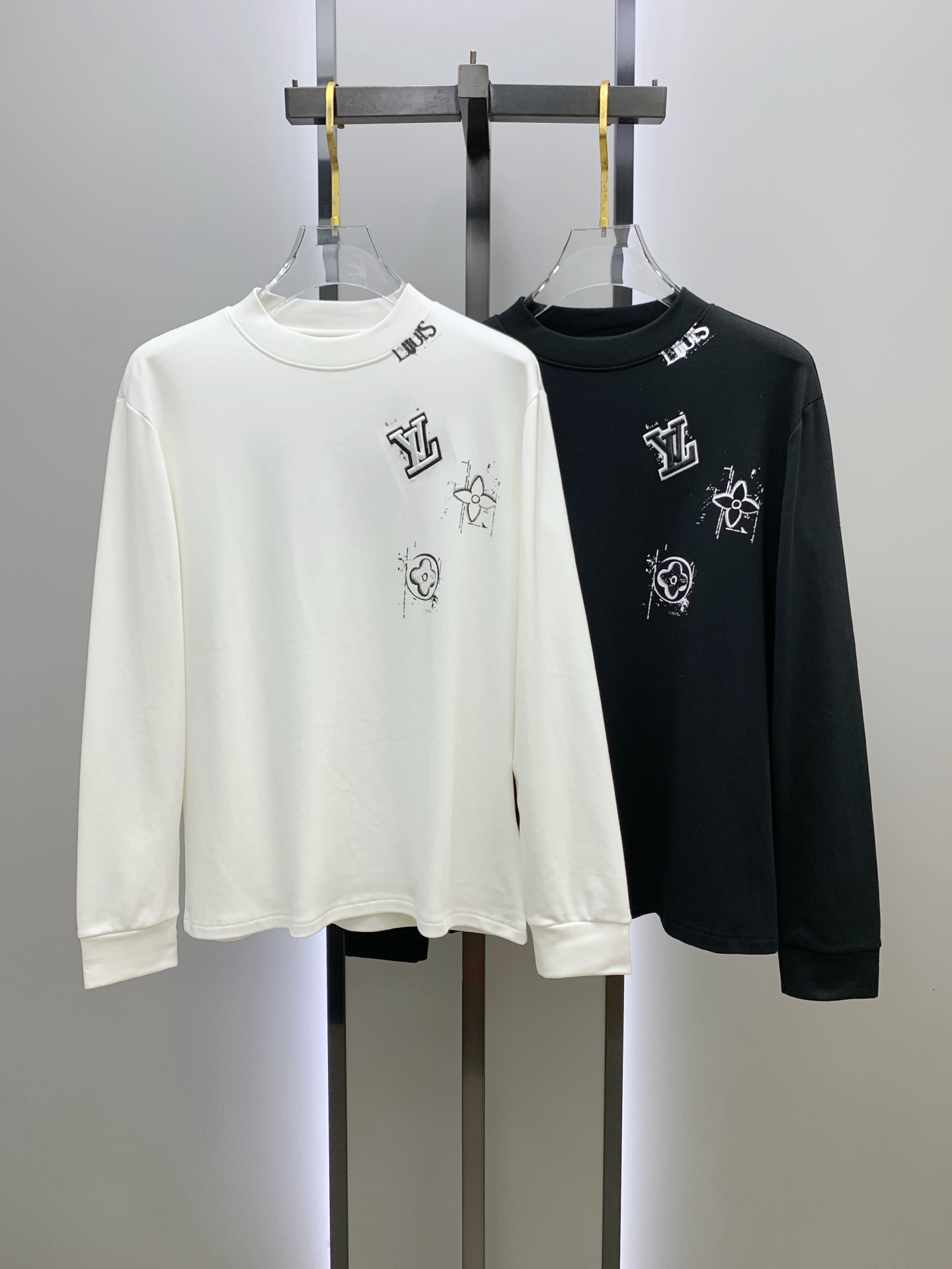 PLV 25ss秋季【新品】新款贸易订单圆领长袖打底长袖T恤网红款！上身舒适透气，不僵硬，整体有着丰富的