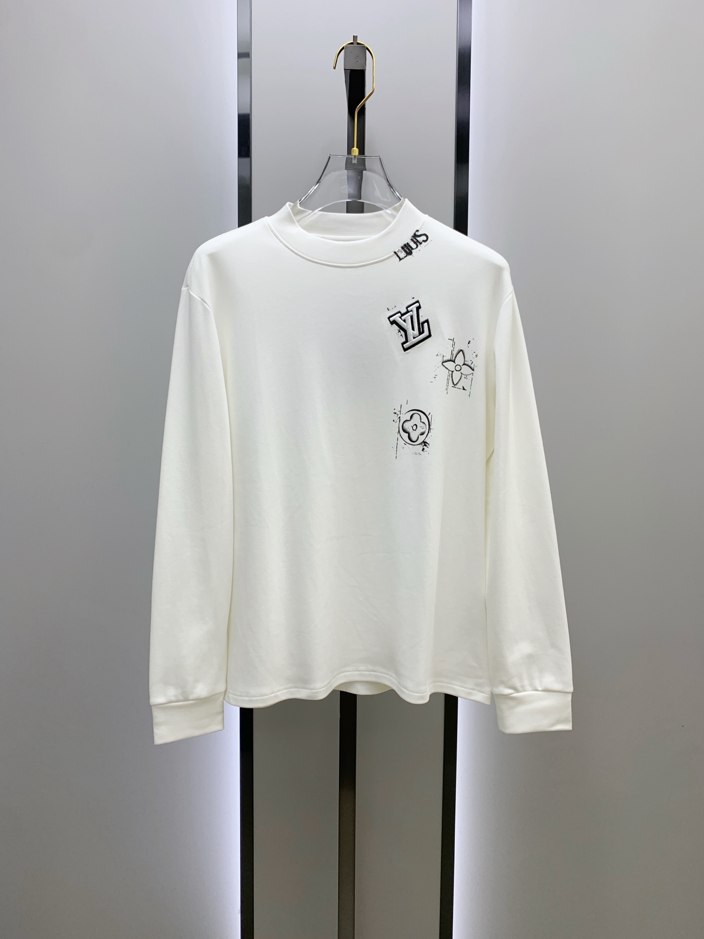 PLV 25ss秋季【新品】新款贸易订单圆领长袖打底长袖T恤网红款！上身舒适透气，不僵硬，整体有着丰富的