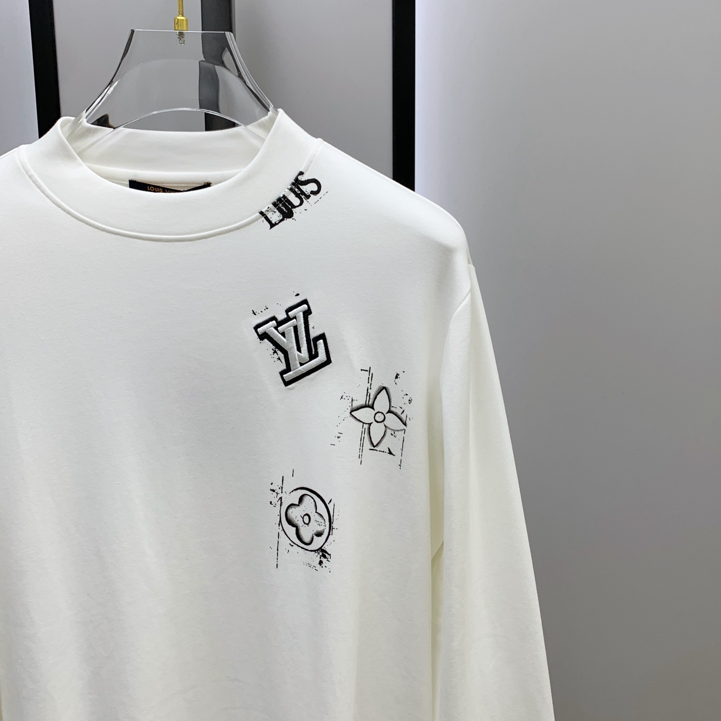 PLV 25ss秋季【新品】新款贸易订单圆领长袖打底长袖T恤网红款！上身舒适透气，不僵硬，整体有着丰富的