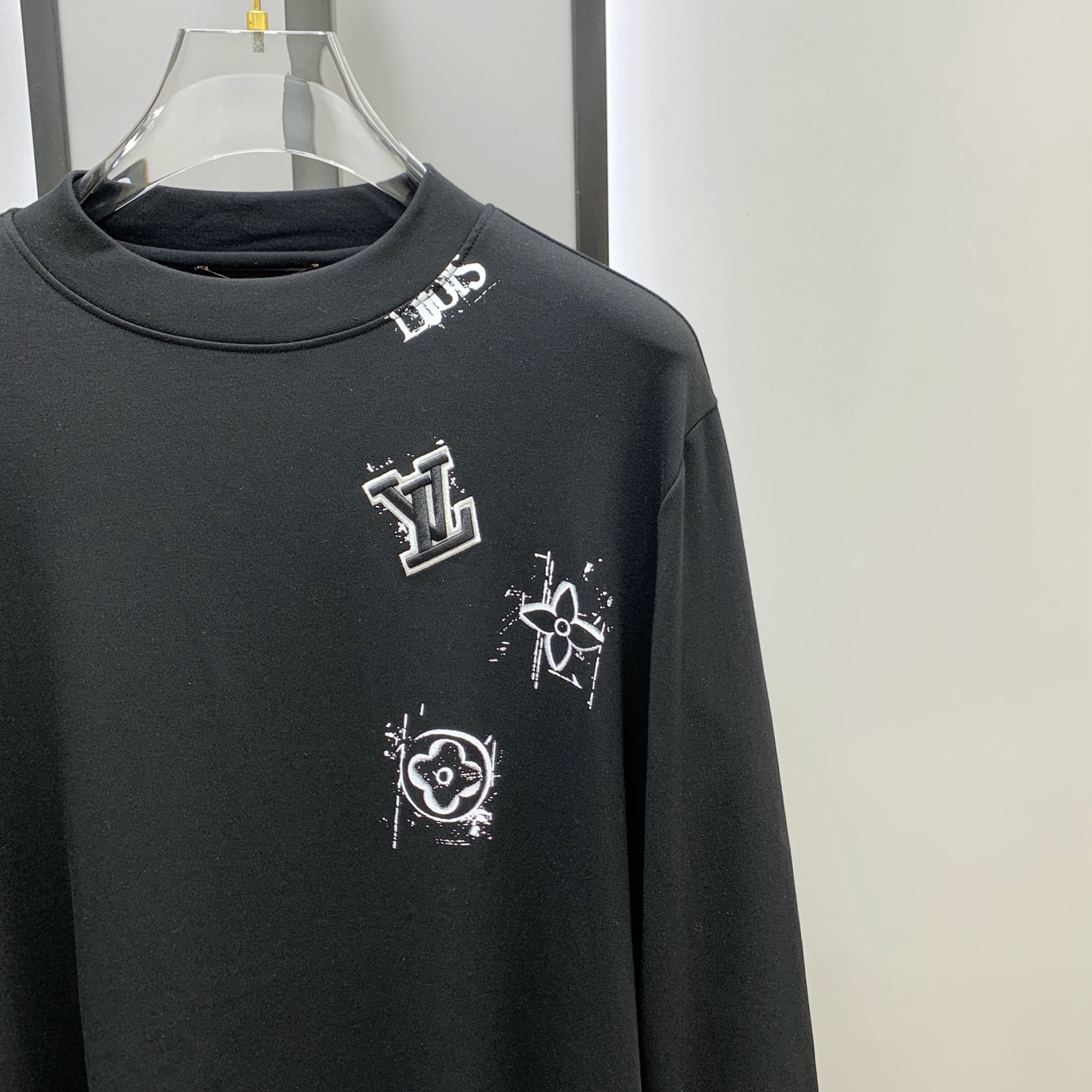 PLV 25ss秋季【新品】新款贸易订单圆领长袖打底长袖T恤网红款！上身舒适透气，不僵硬，整体有着丰富的