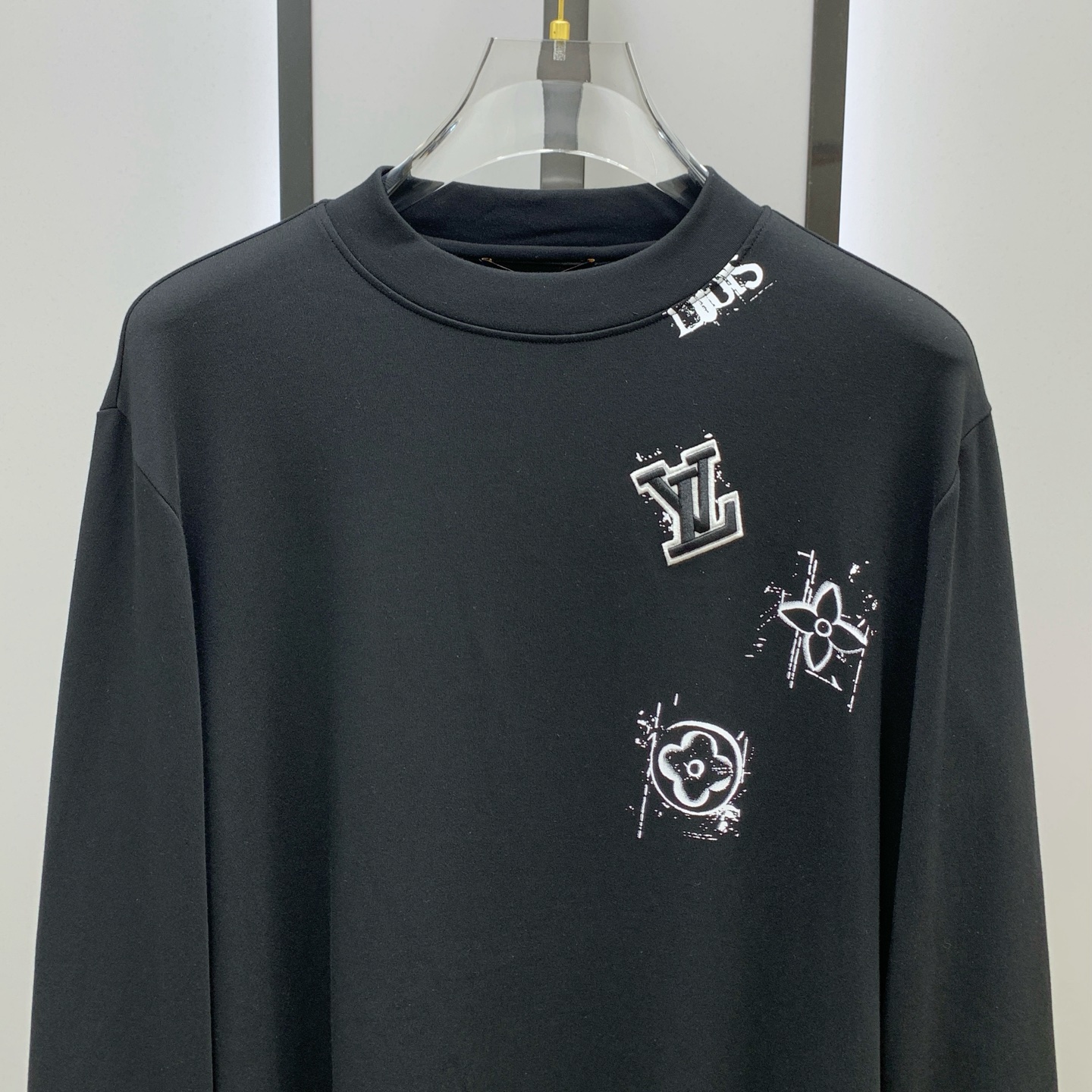 PLV 25ss秋季【新品】新款贸易订单圆领长袖打底长袖T恤网红款！上身舒适透气，不僵硬，整体有着丰富的