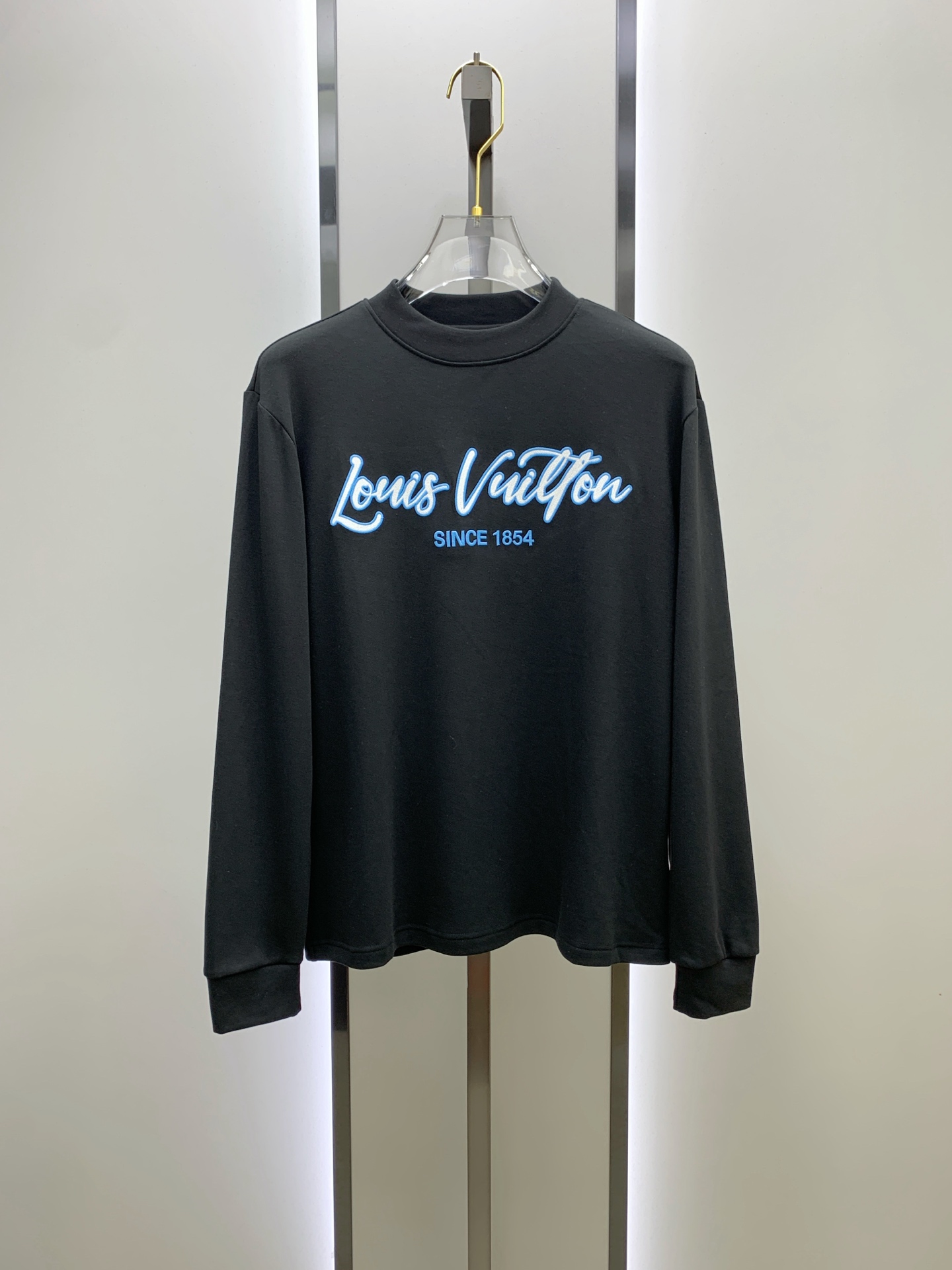 PLV 25ss秋季【新品】新款贸易订单圆领长袖打底长袖T恤网红款！上身舒适透气，不僵硬，整体有着丰富的