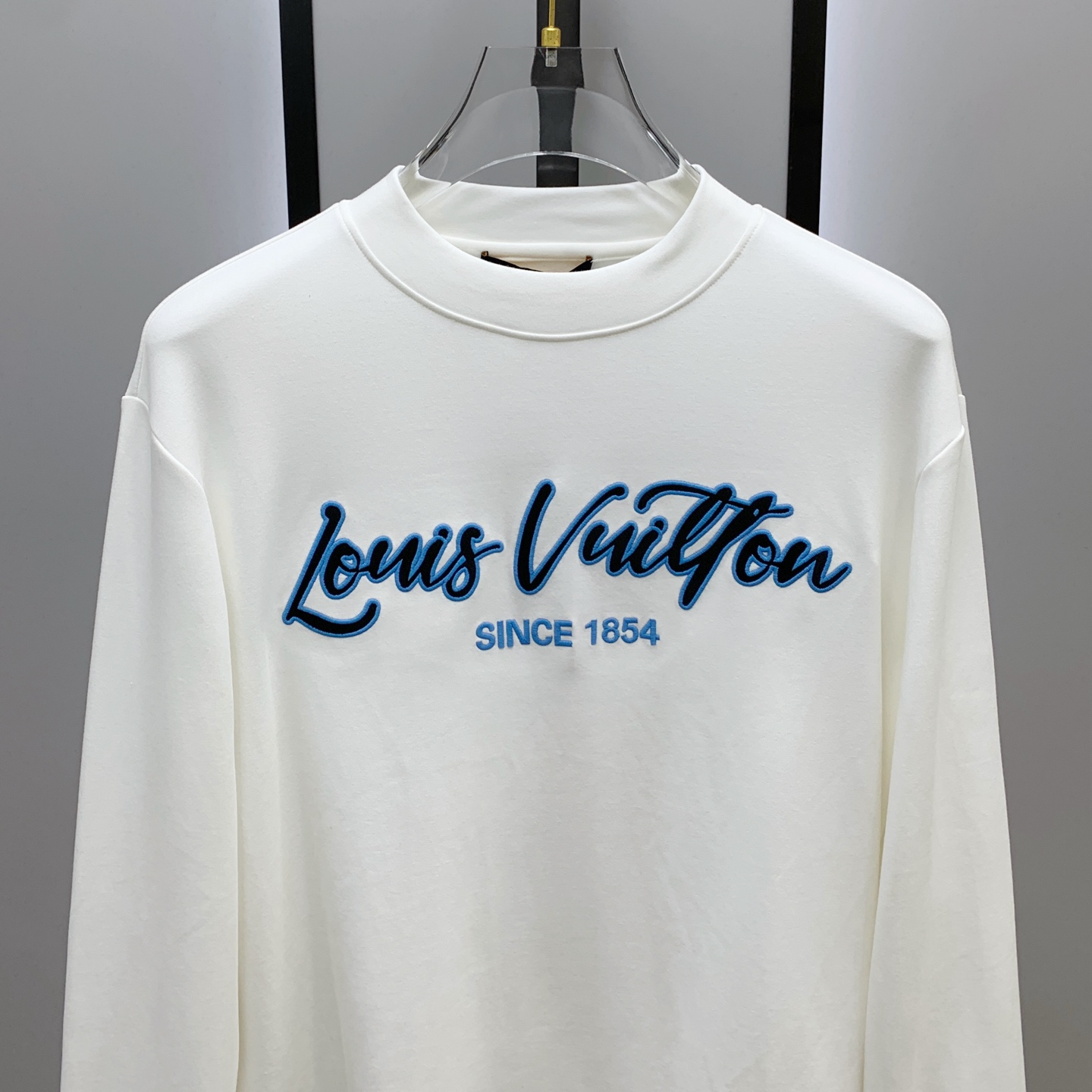 PLV 25ss秋季【新品】新款贸易订单圆领长袖打底长袖T恤网红款！上身舒适透气，不僵硬，整体有着丰富的