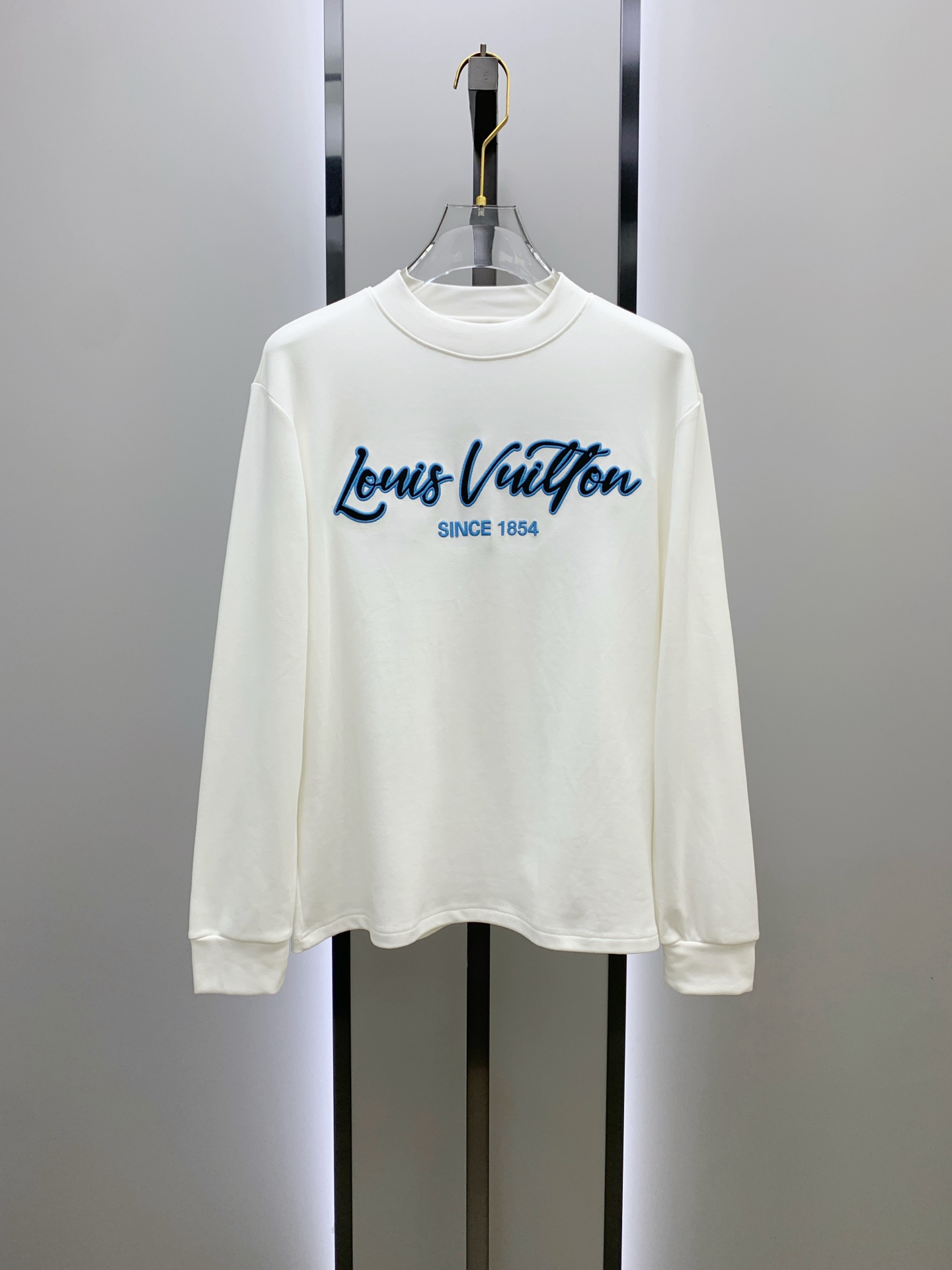 PLV 25ss秋季【新品】新款贸易订单圆领长袖打底长袖T恤网红款！上身舒适透气，不僵硬，整体有着丰富的