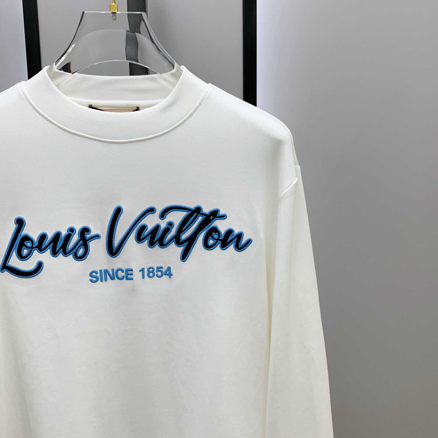 PLV 25ss秋季【新品】新款贸易订单圆领长袖打底长袖T恤网红款！上身舒适透气，不僵硬，整体有着丰富的