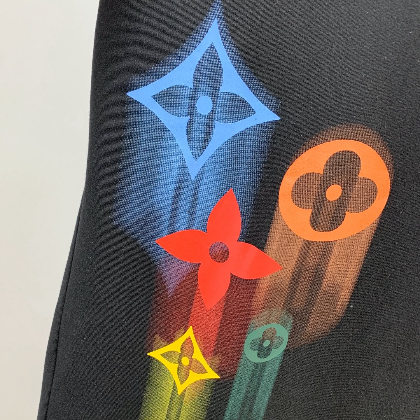 PLV 25ss秋季【新品】新款贸易订单圆领长袖打底长袖T恤网红款！上身舒适透气，不僵硬，整体有着丰富的