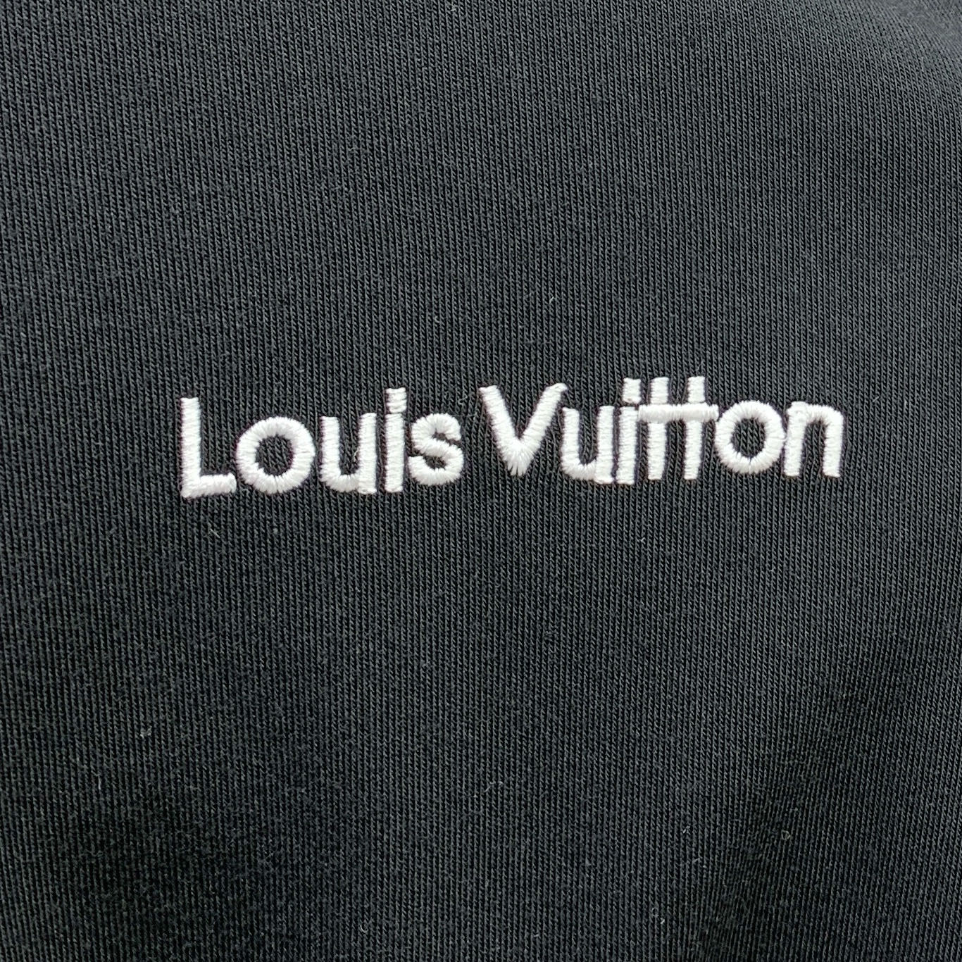 PLV 25ss秋季【新品】新款贸易订单圆领长袖打底长袖T恤网红款！上身舒适透气，不僵硬，整体有着丰富的