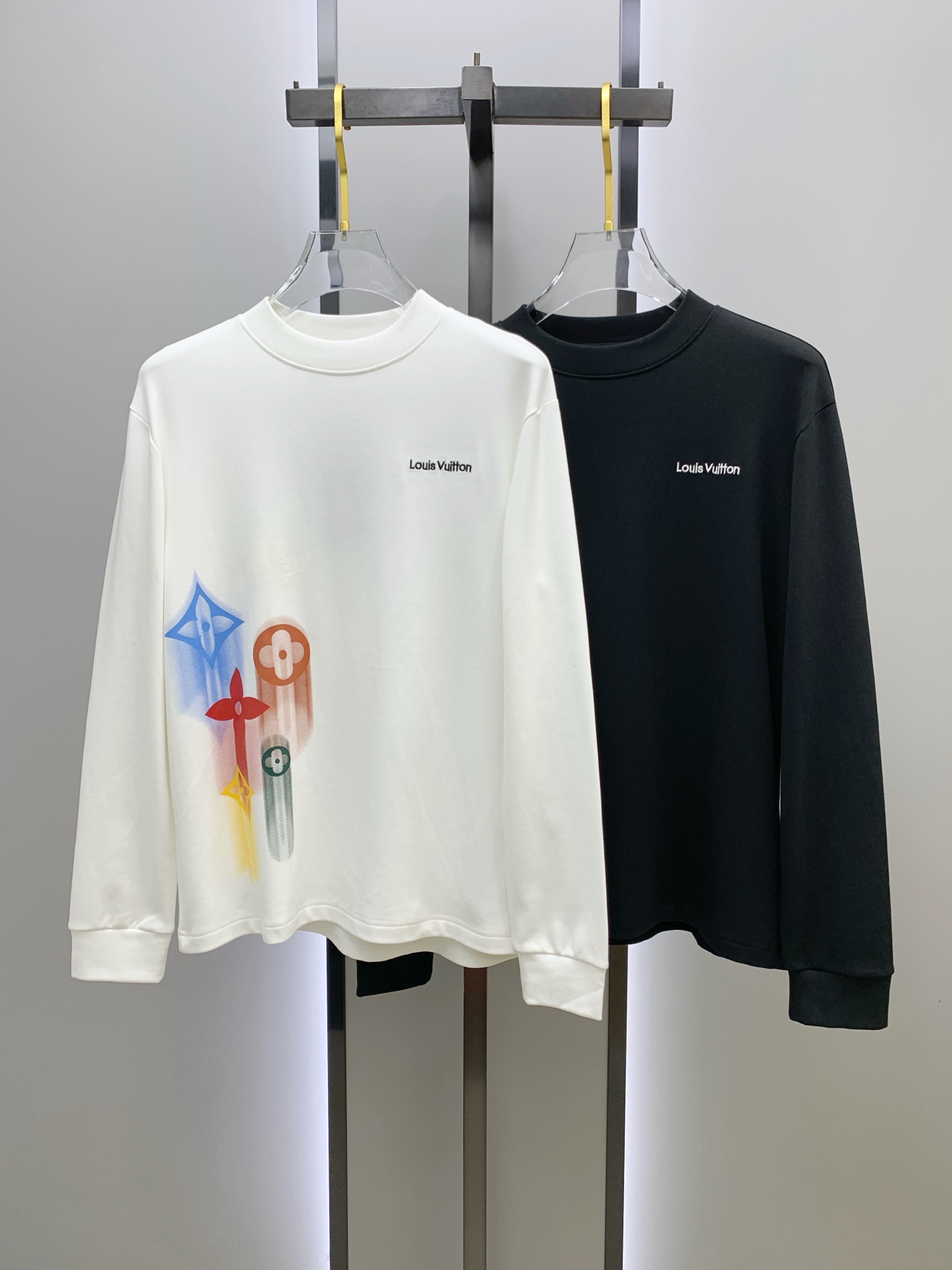 PLV 25ss秋季【新品】新款贸易订单圆领长袖打底长袖T恤网红款！上身舒适透气，不僵硬，整体有着丰富的