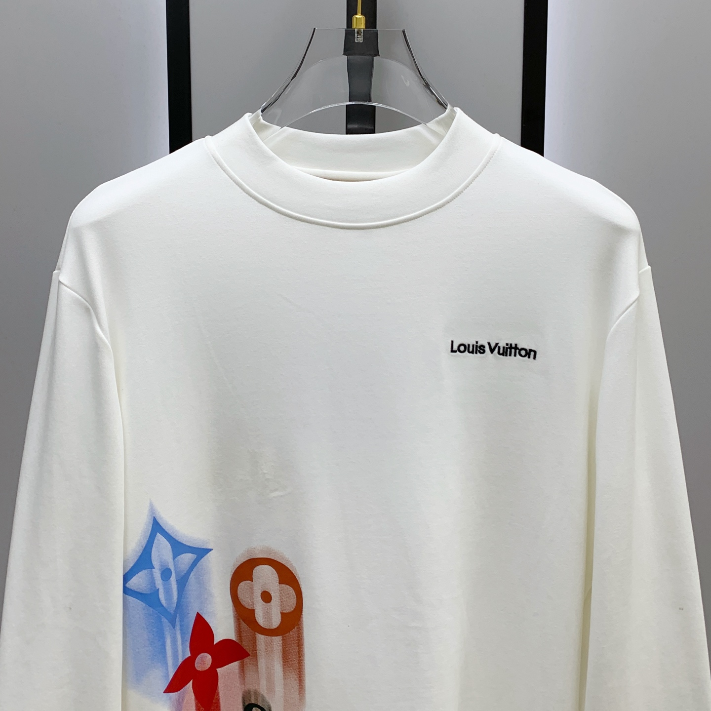 PLV 25ss秋季【新品】新款贸易订单圆领长袖打底长袖T恤网红款！上身舒适透气，不僵硬，整体有着丰富的