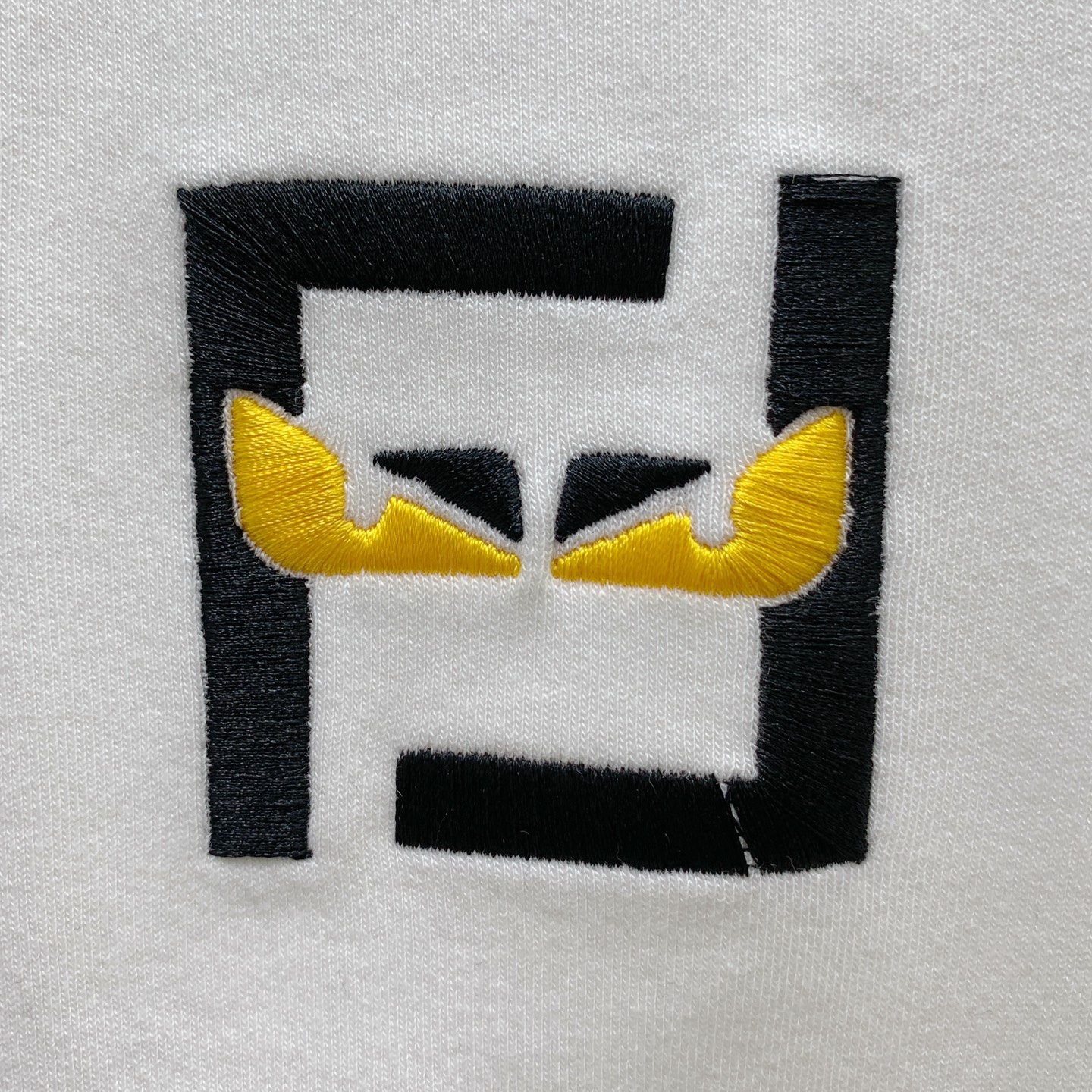 P芬迪25ss秋季【新品】新款贸易订单圆领长袖打底长袖T恤网红款！上身舒适透气，不僵硬，整体有着丰富的立