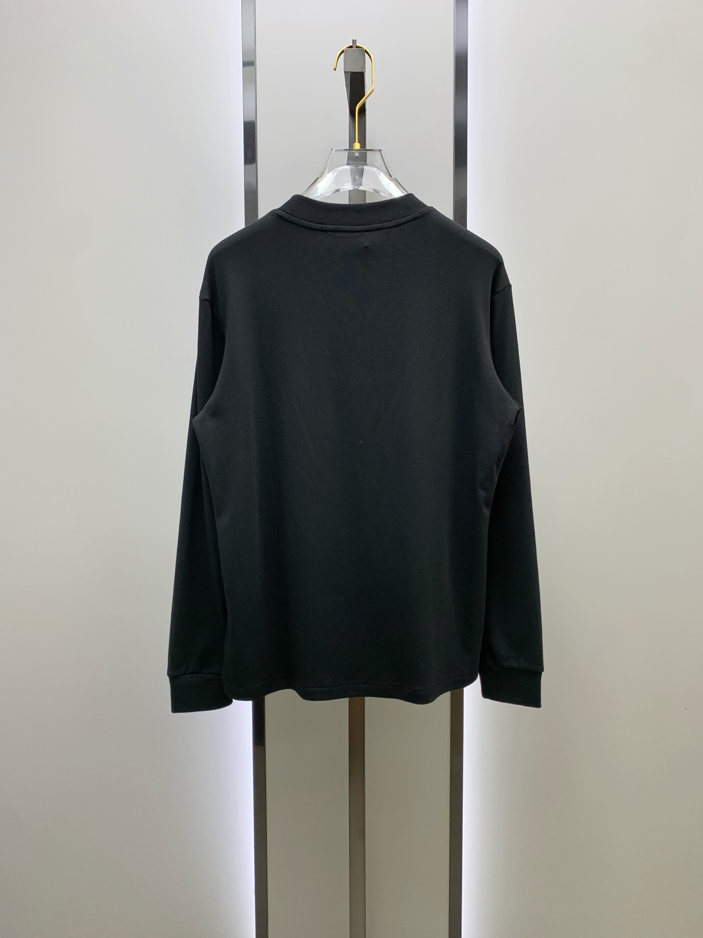 P爱马仕25ss秋季【新品】新款贸易订单圆领长袖打底长袖T恤网红款！上身舒适透气，不僵硬，整体有着丰富的