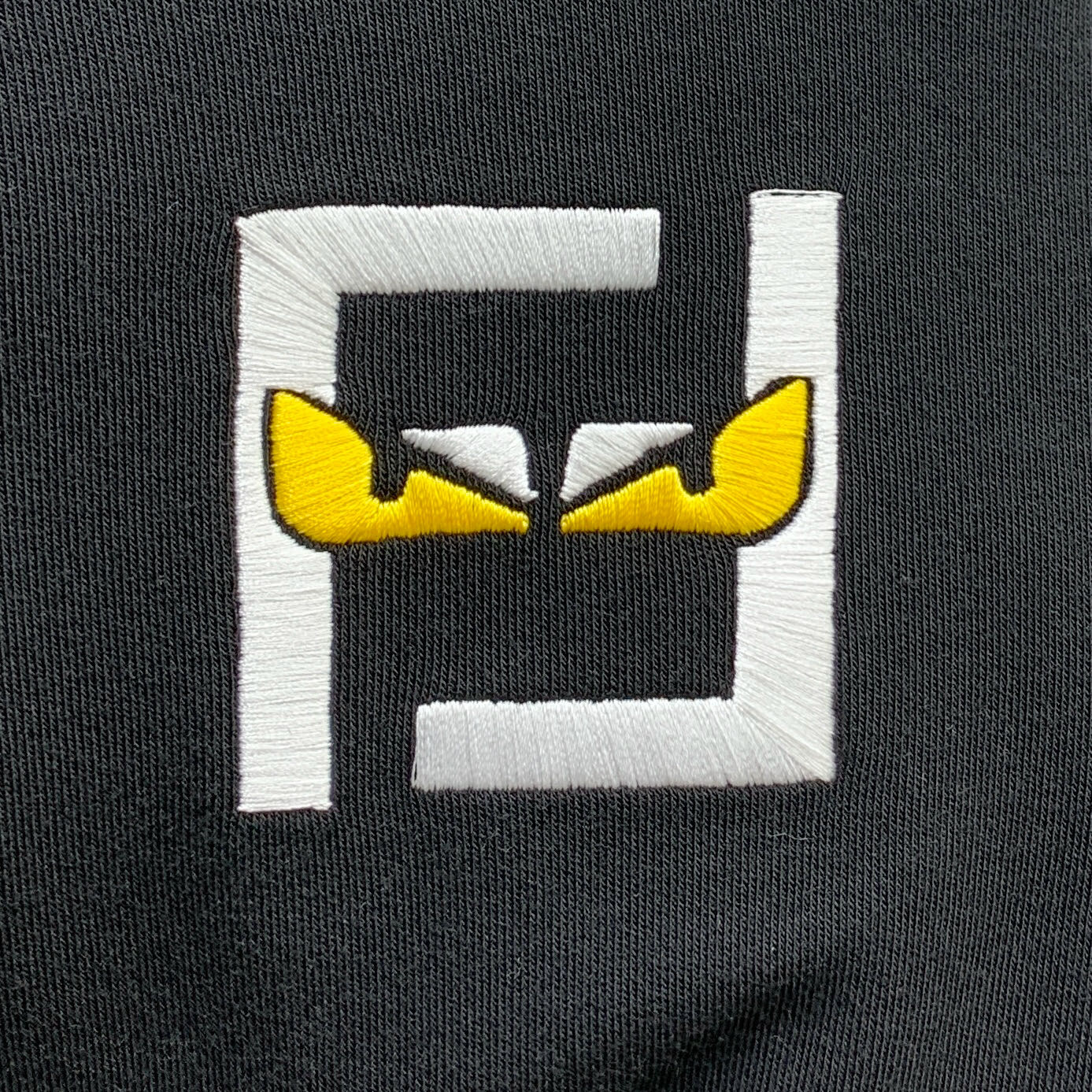 P芬迪25ss秋季【新品】新款贸易订单圆领长袖打底长袖T恤网红款！上身舒适透气，不僵硬，整体有着丰富的立