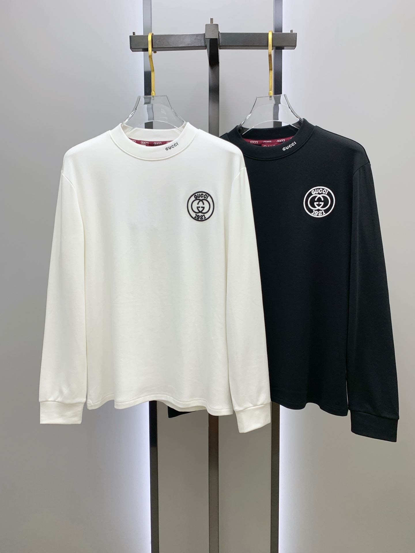 P古驰25ss秋季【新品】新款贸易订单圆领长袖打底长袖T恤网红款！上身舒适透气，不僵硬，整体有着丰富的立