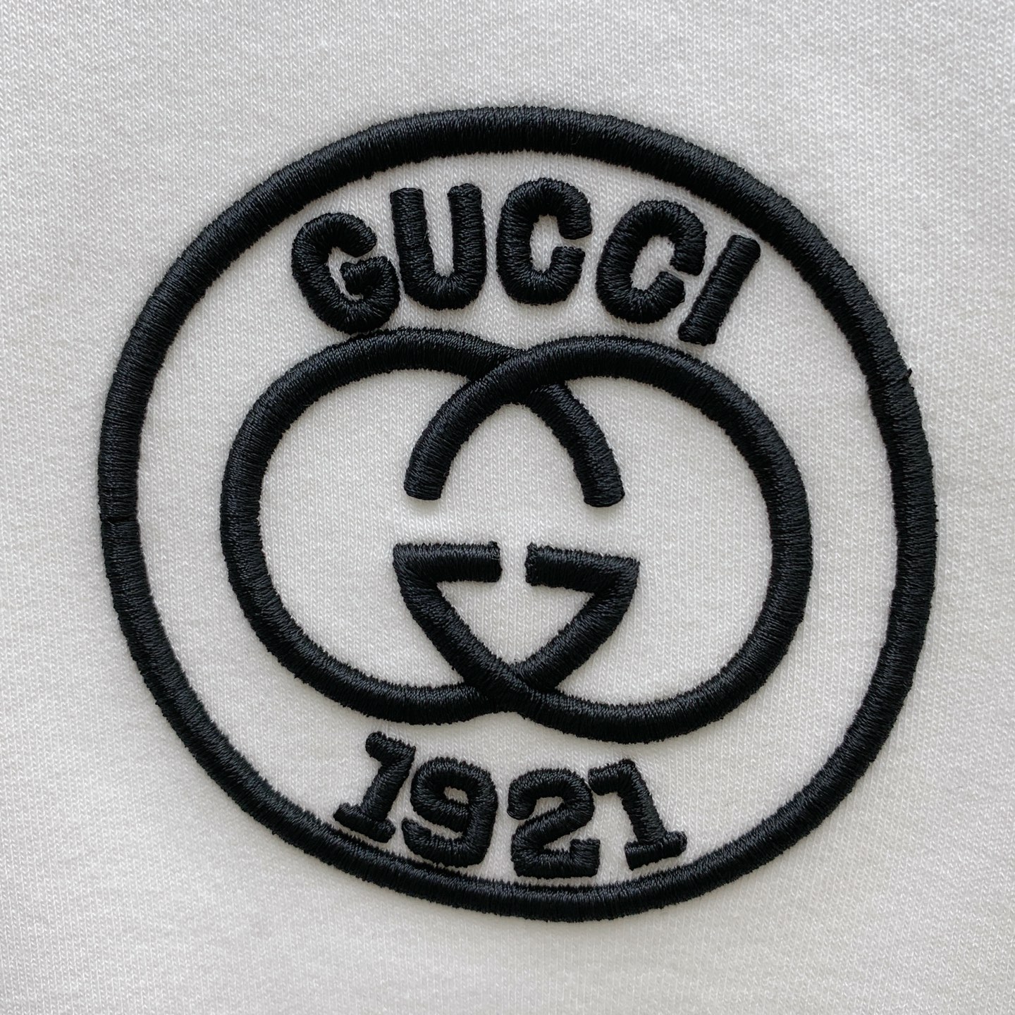 P古驰25ss秋季【新品】新款贸易订单圆领长袖打底长袖T恤网红款！上身舒适透气，不僵硬，整体有着丰富的立