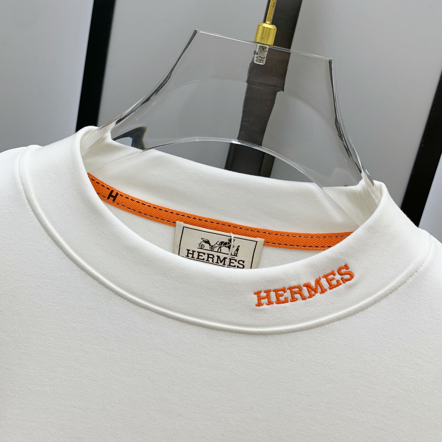 P爱马仕25ss秋季【新品】新款贸易订单圆领长袖打底长袖T恤网红款！上身舒适透气，不僵硬，整体有着丰富的