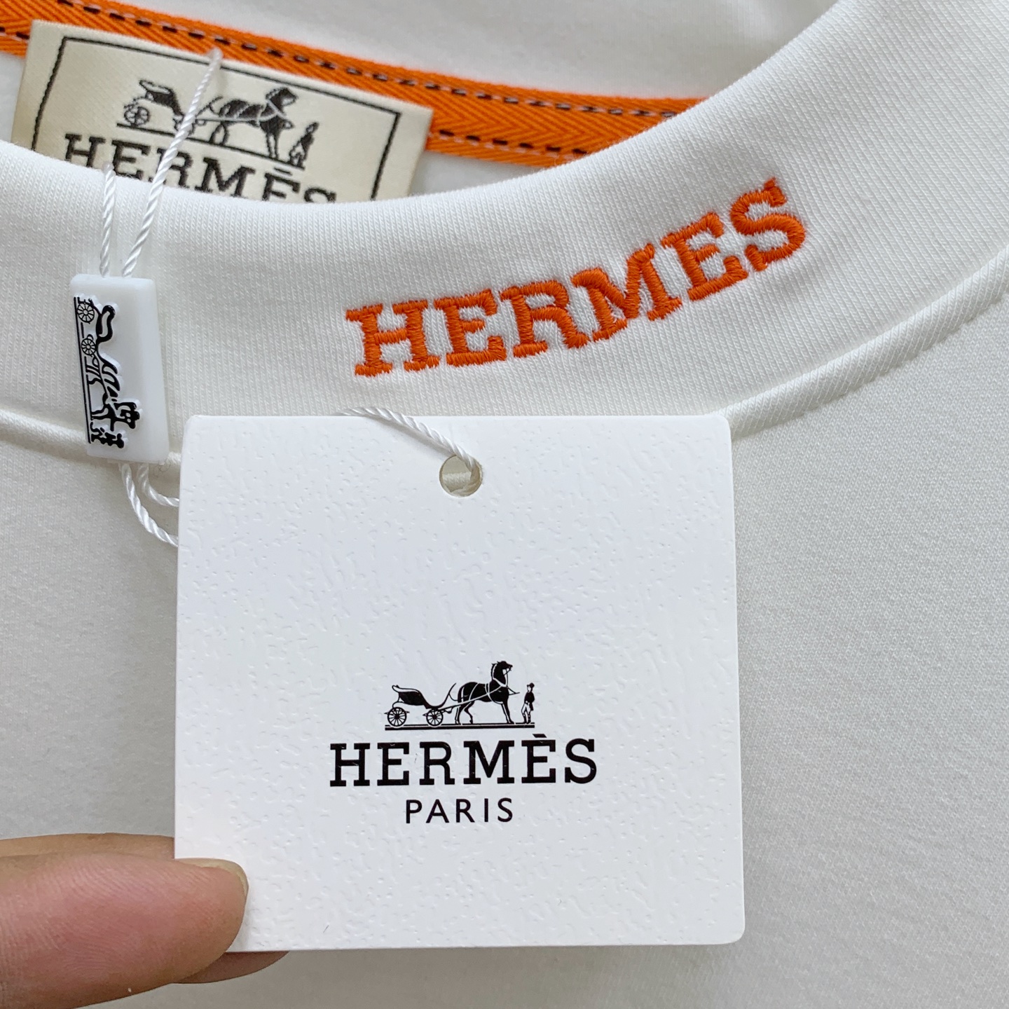 P爱马仕25ss秋季【新品】新款贸易订单圆领长袖打底长袖T恤网红款！上身舒适透气，不僵硬，整体有着丰富的