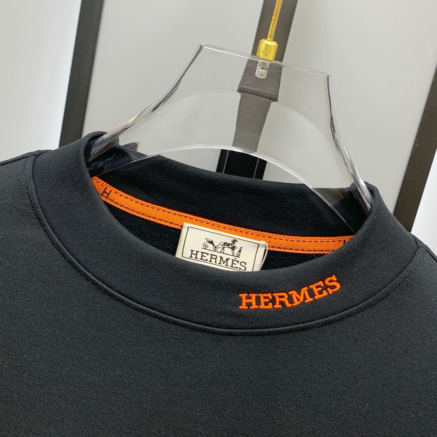 P爱马仕25ss秋季【新品】新款贸易订单圆领长袖打底长袖T恤网红款！上身舒适透气，不僵硬，整体有着丰富的