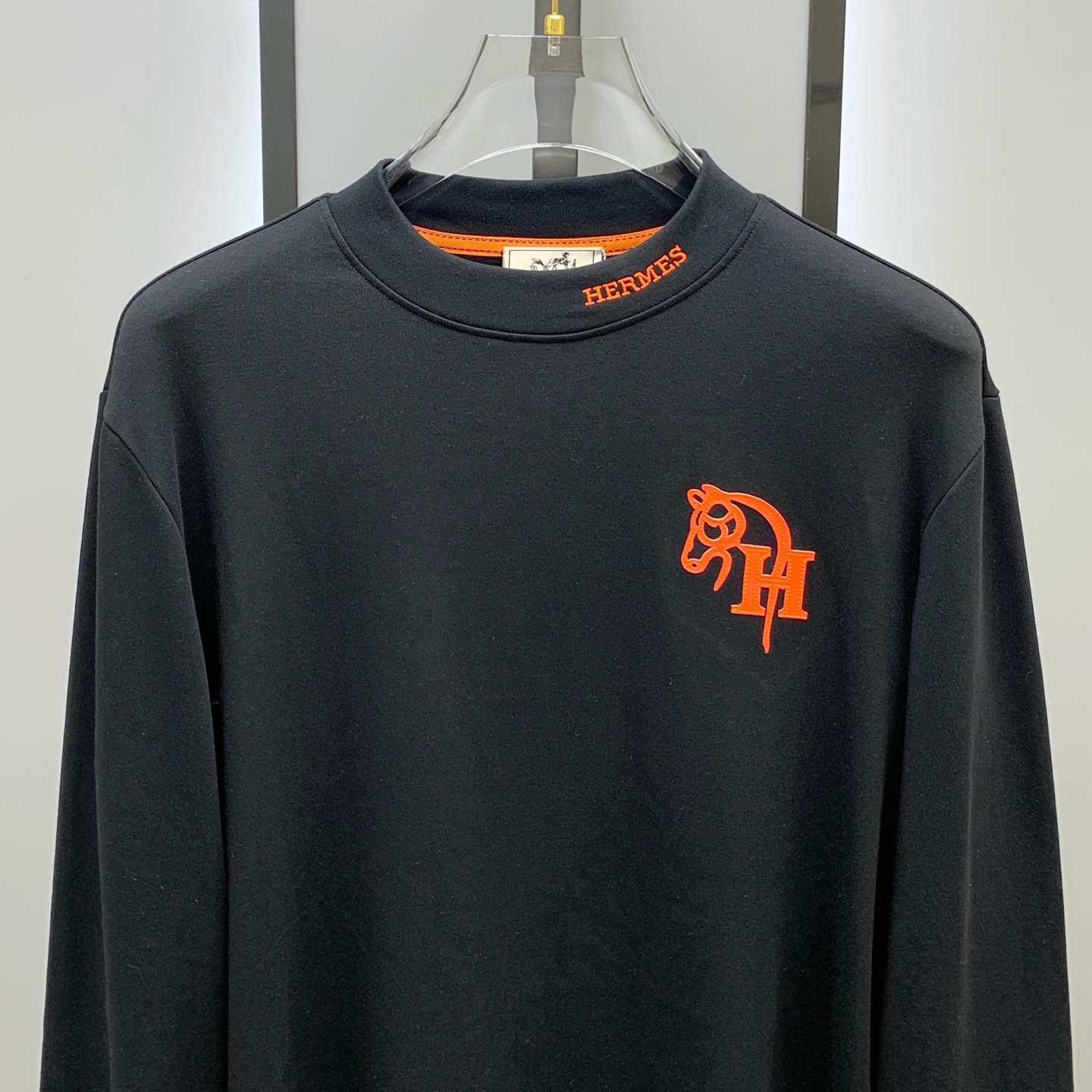 P爱马仕25ss秋季【新品】新款贸易订单圆领长袖打底长袖T恤网红款！上身舒适透气，不僵硬，整体有着丰富的