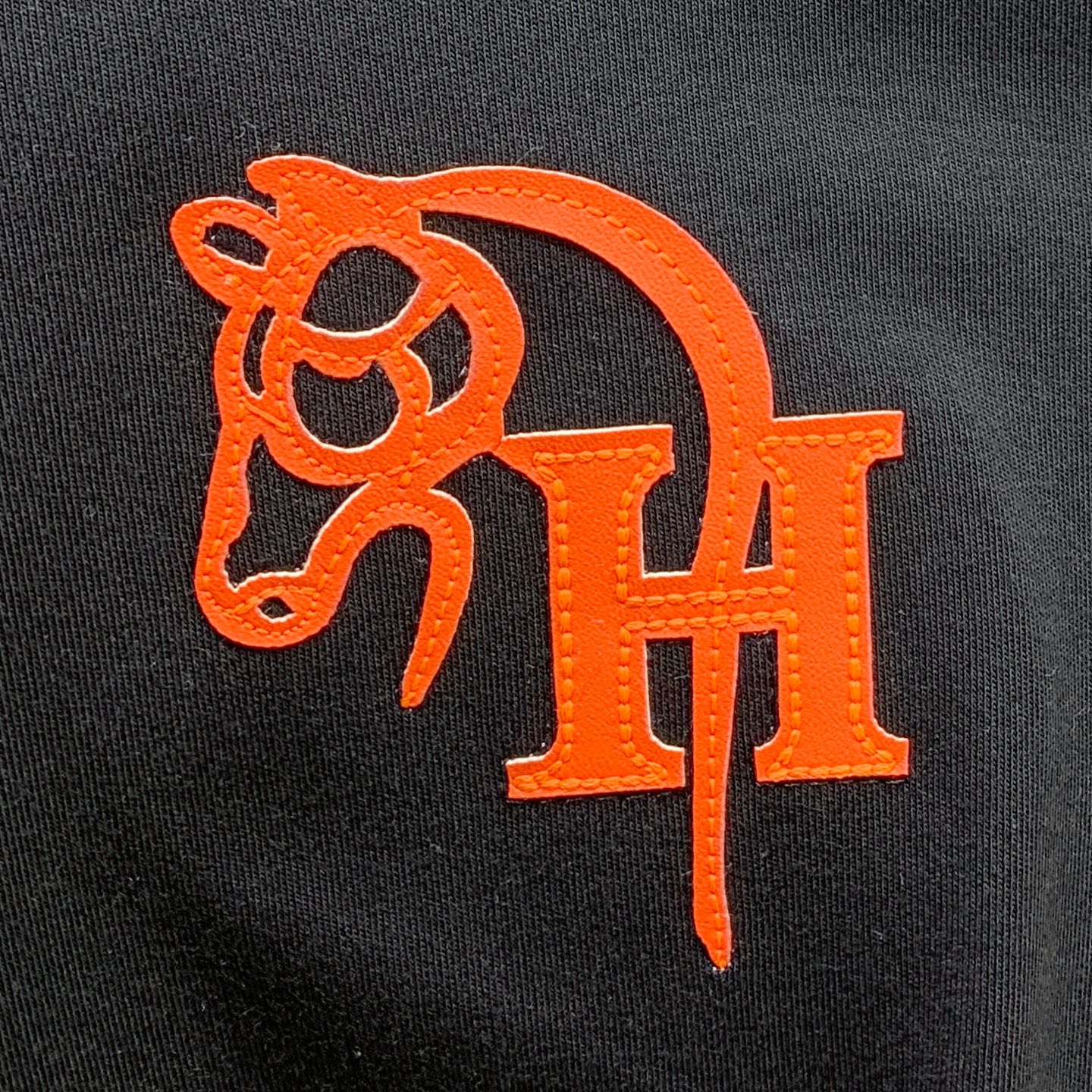 P爱马仕25ss秋季【新品】新款贸易订单圆领长袖打底长袖T恤网红款！上身舒适透气，不僵硬，整体有着丰富的