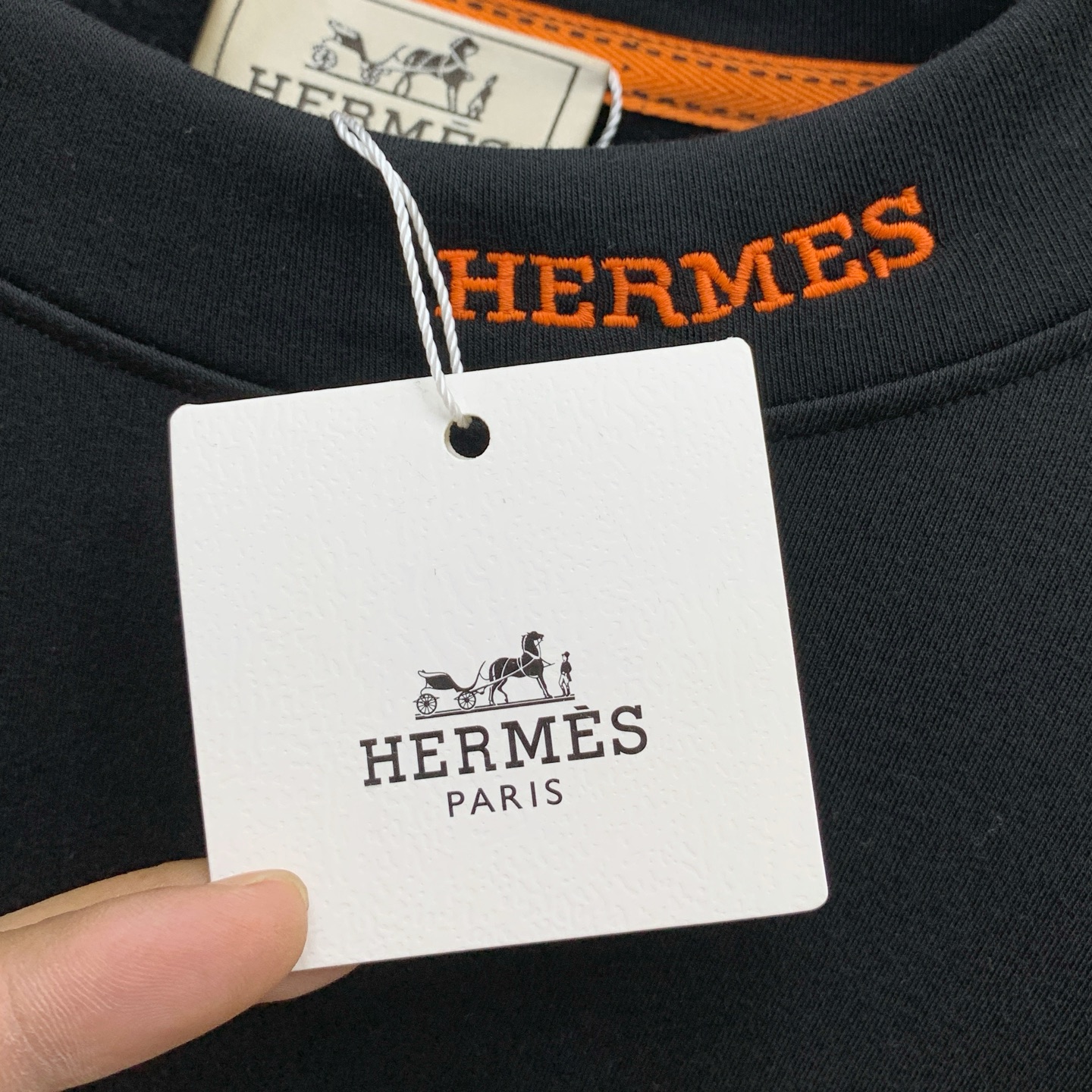 P爱马仕25ss秋季【新品】新款贸易订单圆领长袖打底长袖T恤网红款！上身舒适透气，不僵硬，整体有着丰富的