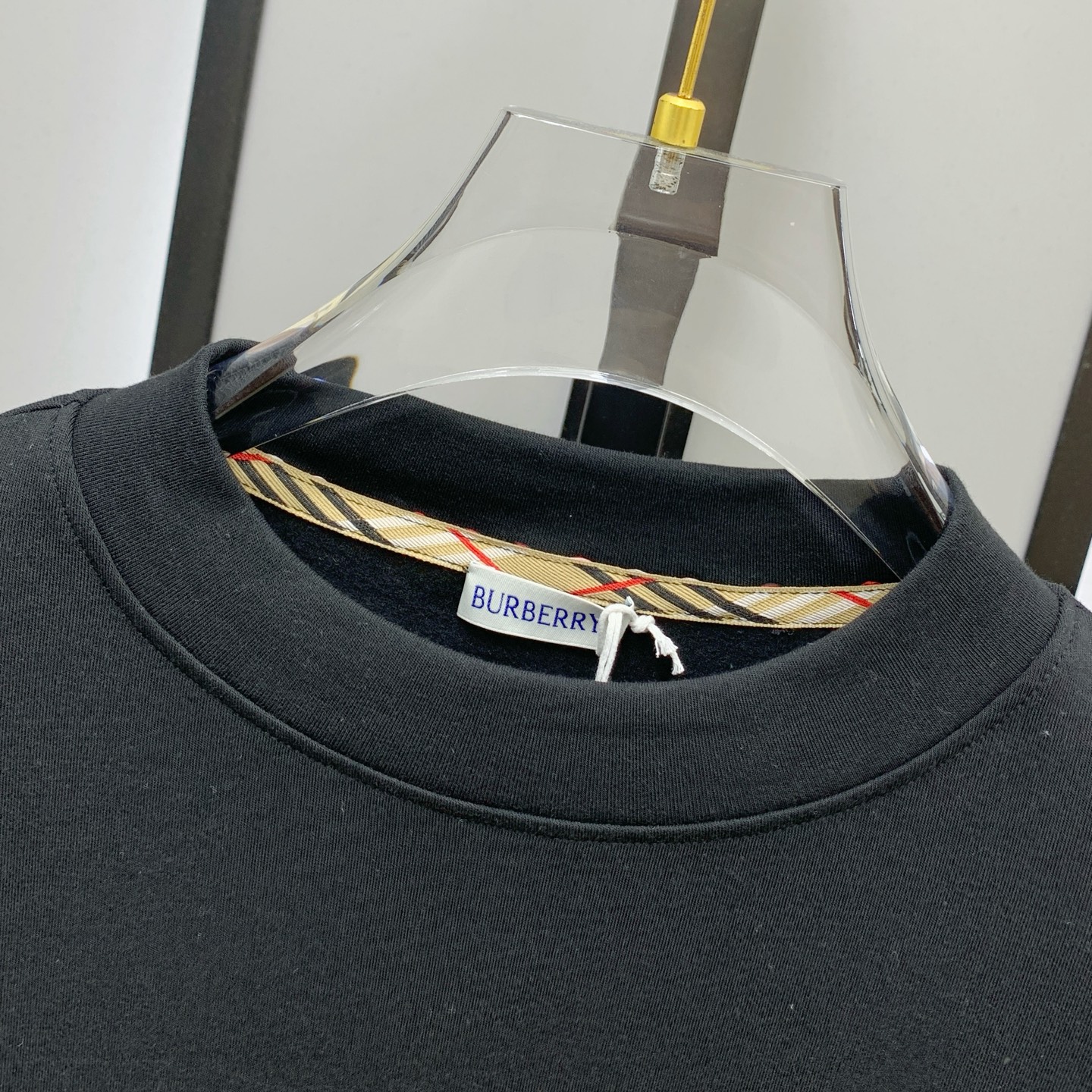 P巴宝莉25ss秋季【新品】新款贸易订单圆领长袖打底长袖T恤网红款！上身舒适透气，不僵硬，整体有着丰富的