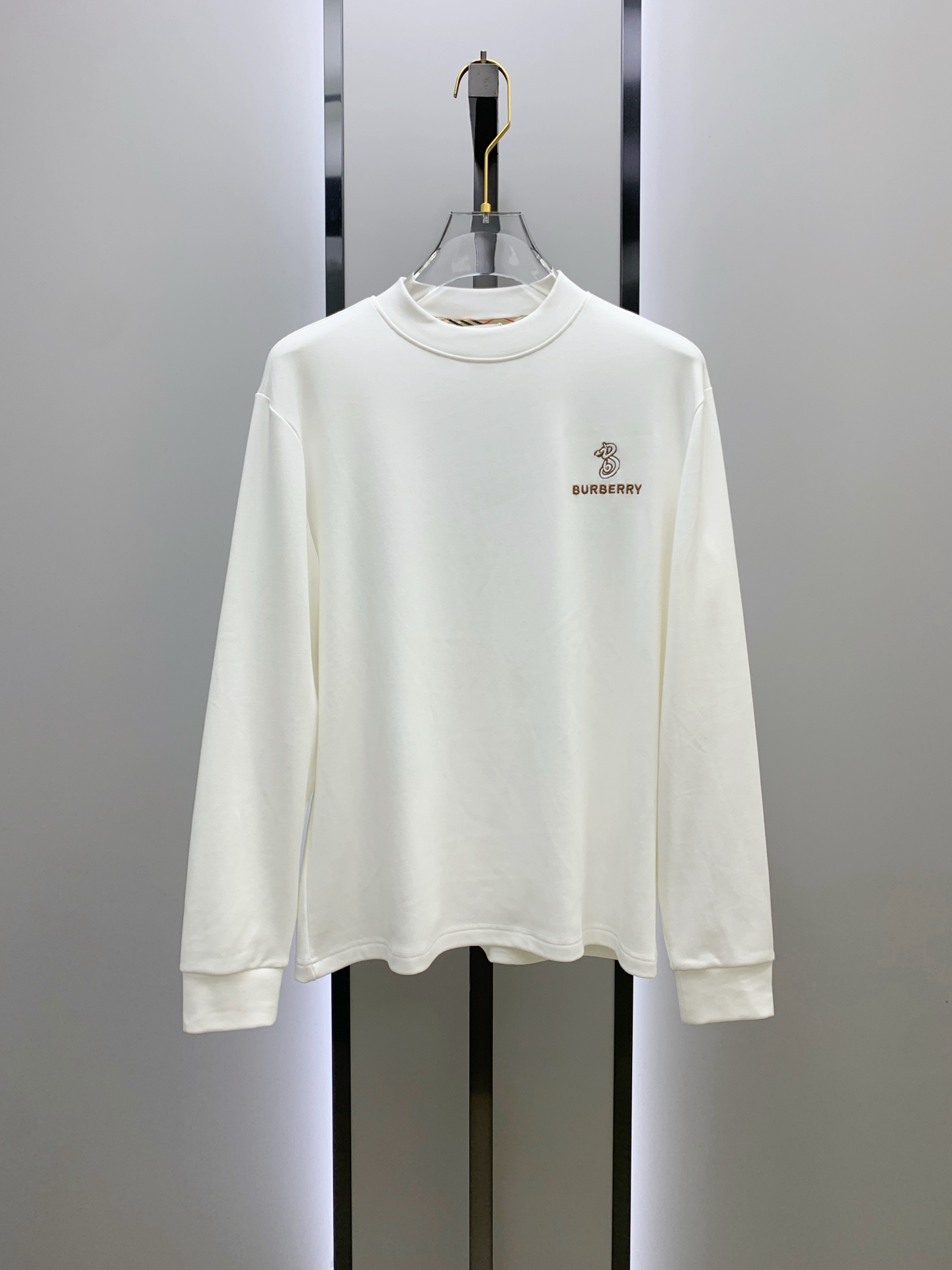 P巴宝莉25ss秋季【新品】新款贸易订单圆领长袖打底长袖T恤网红款！上身舒适透气，不僵硬，整体有着丰富的