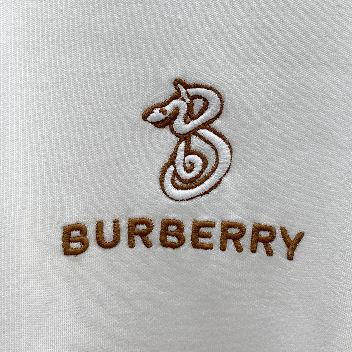 P巴宝莉25ss秋季【新品】新款贸易订单圆领长袖打底长袖T恤网红款！上身舒适透气，不僵硬，整体有着丰富的