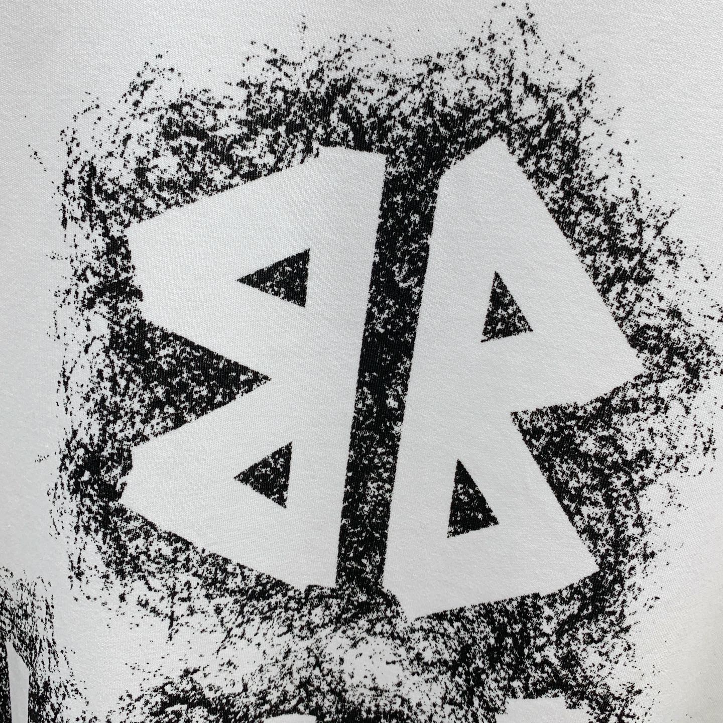 P巴黎世家25ss秋季【新品】新款贸易订单圆领长袖打底长袖T恤网红款！上身舒适透气，不僵硬，整体有着丰富