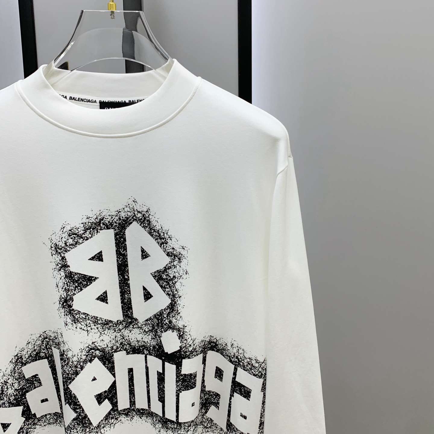 P巴黎世家25ss秋季【新品】新款贸易订单圆领长袖打底长袖T恤网红款！上身舒适透气，不僵硬，整体有着丰富