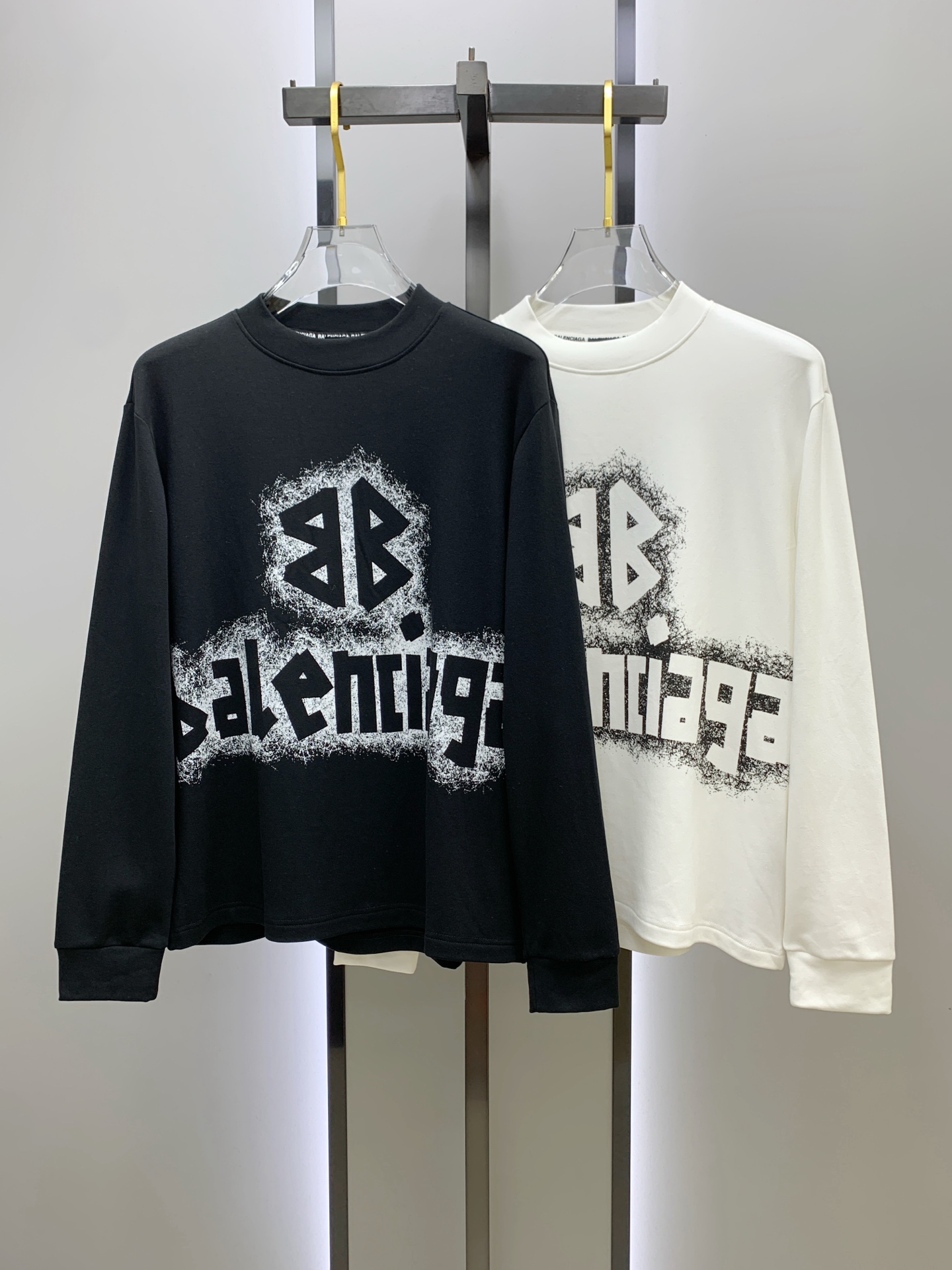 P巴黎世家25ss秋季【新品】新款贸易订单圆领长袖打底长袖T恤网红款！上身舒适透气，不僵硬，整体有着丰富