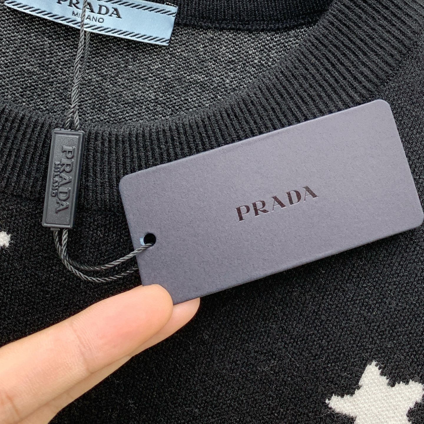 P普拉达25ss秋冬【新品】毛衣专供狠货，进口原版科技羊毛精纺！精细针织一体，色彩混织纯手工技艺呈现 档