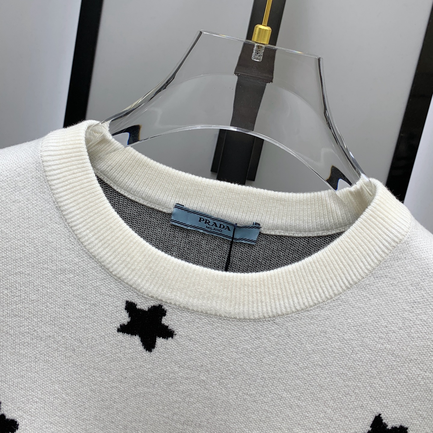 P普拉达25ss秋冬【新品】毛衣专供狠货，进口原版科技羊毛精纺！精细针织一体，色彩混织纯手工技艺呈现 档