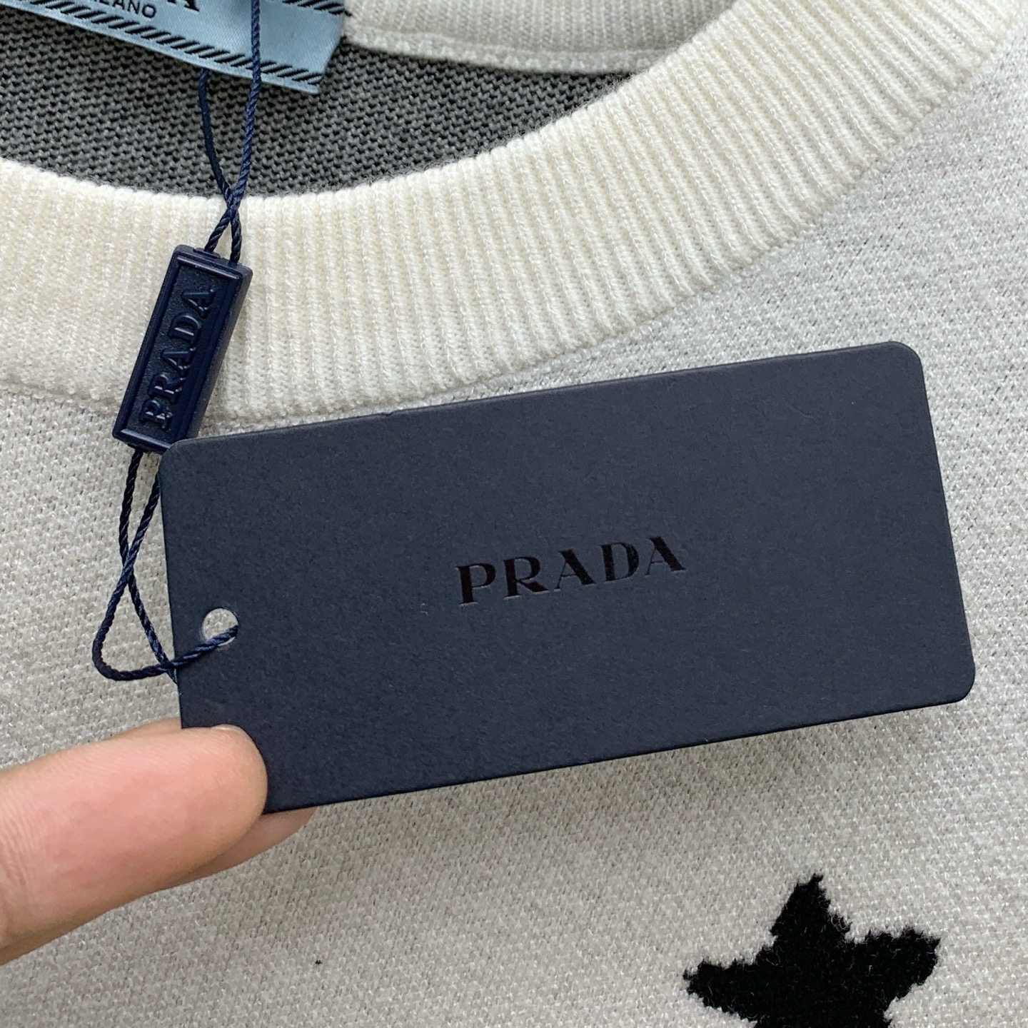 P普拉达25ss秋冬【新品】毛衣专供狠货，进口原版科技羊毛精纺！精细针织一体，色彩混织纯手工技艺呈现 档