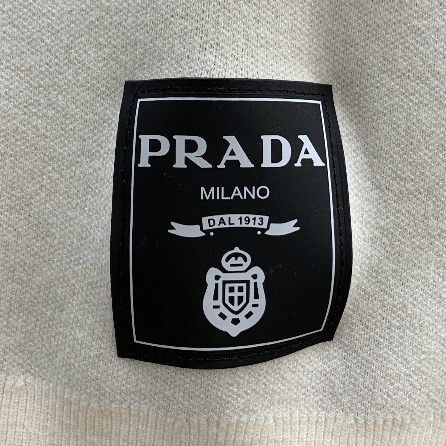 P普拉达25ss秋冬【新品】毛衣专供狠货，进口原版科技羊毛精纺！精细针织一体，色彩混织纯手工技艺呈现 档
